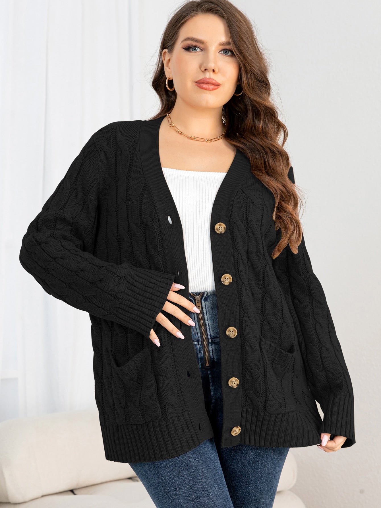 Cardigan feminino com botões frontais Emmy. Plus Size