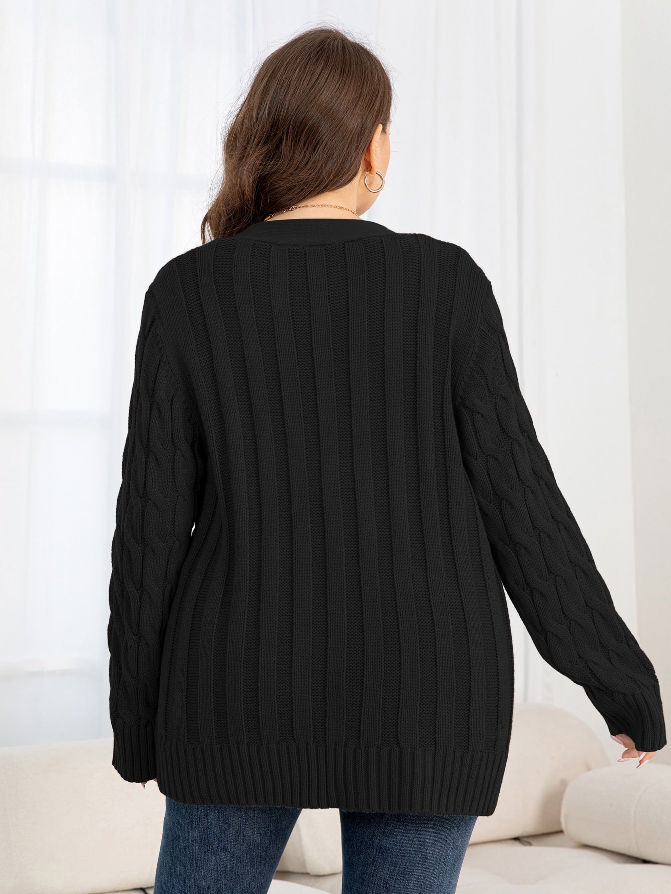 Cardigan feminino com botões frontais Emmy. Plus Size
