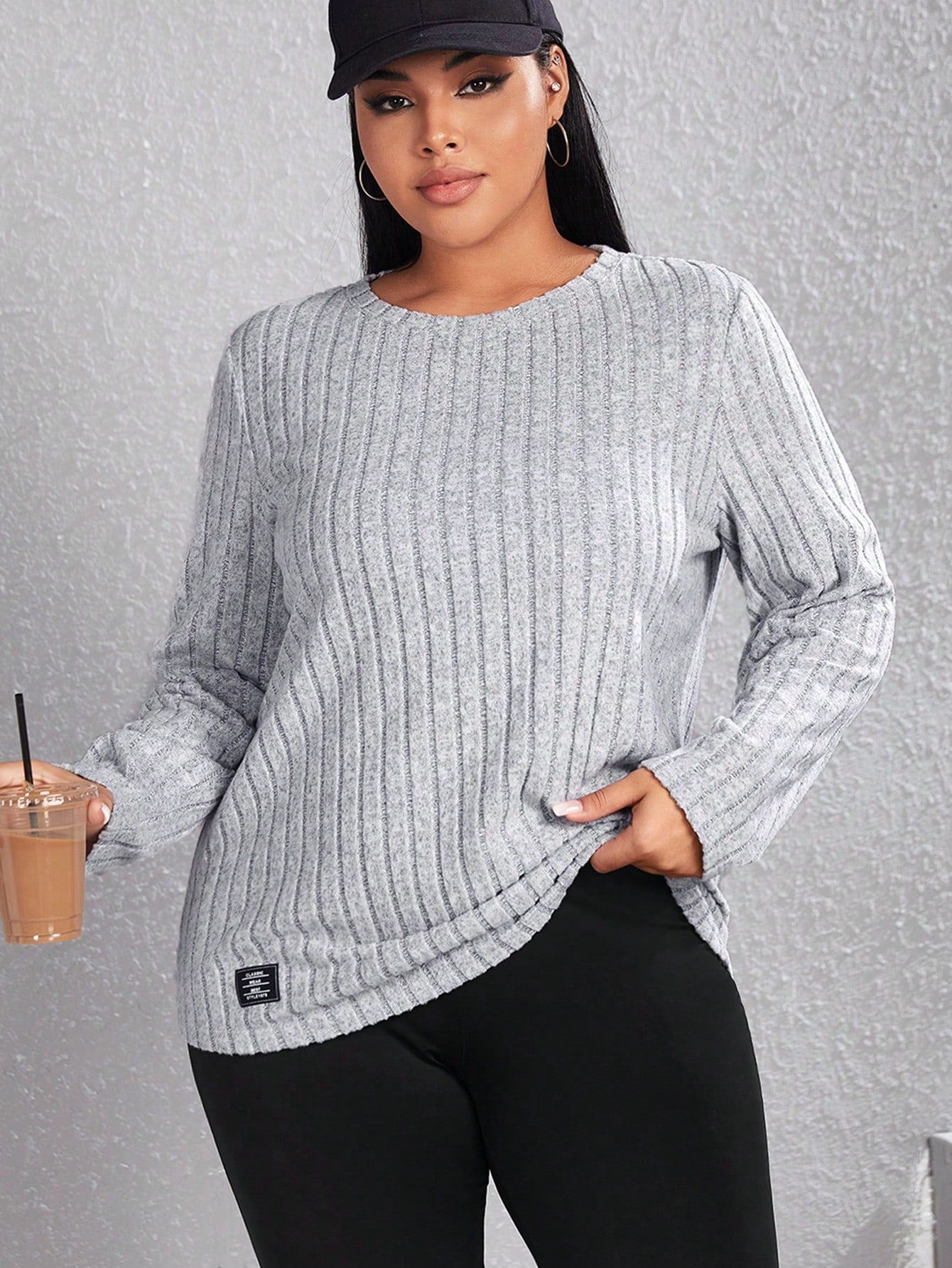 Blusa feminina basica gola redonda Evanna. Plus Size