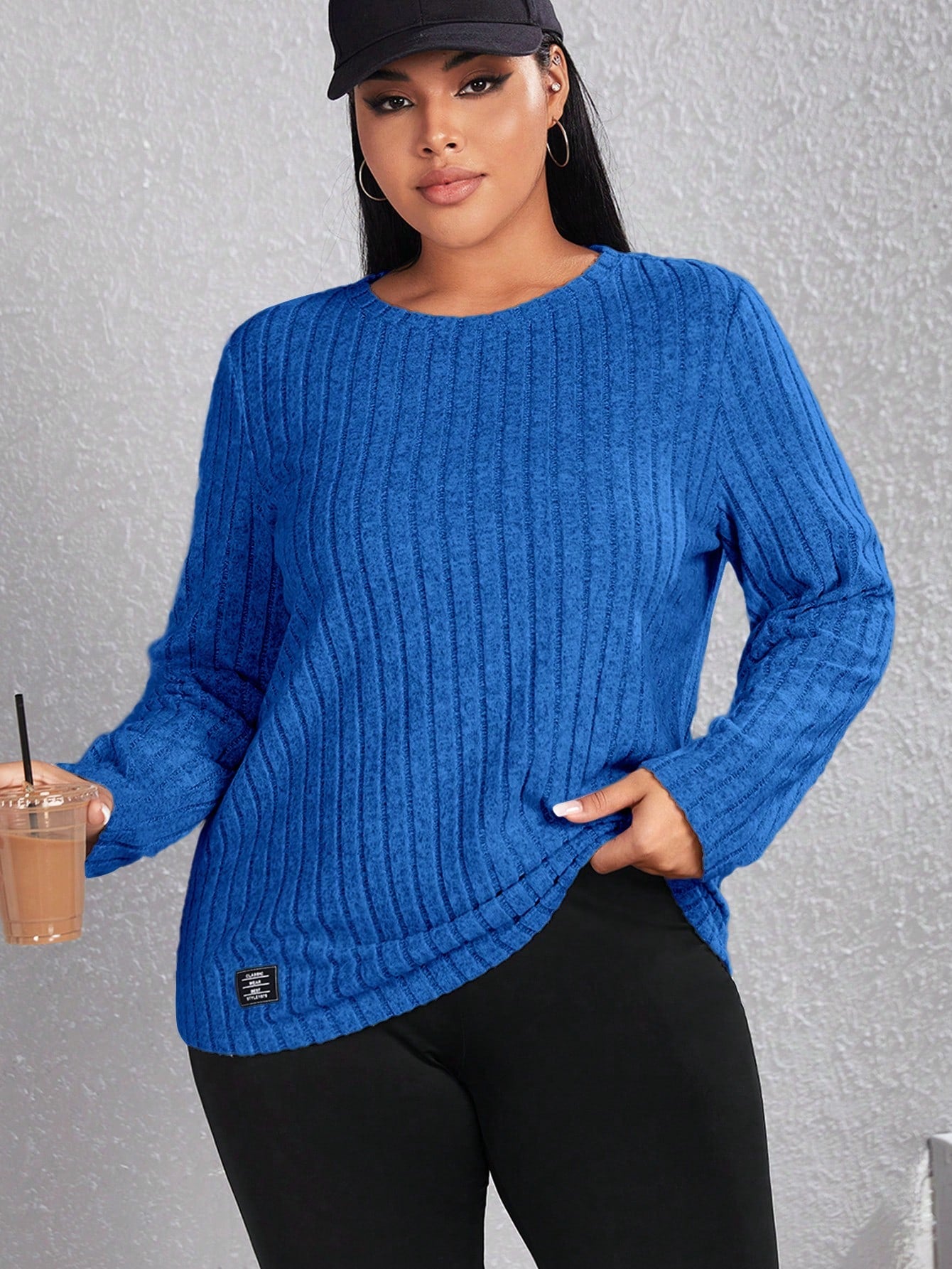 Blusa feminina basica gola redonda Evanna. Plus Size