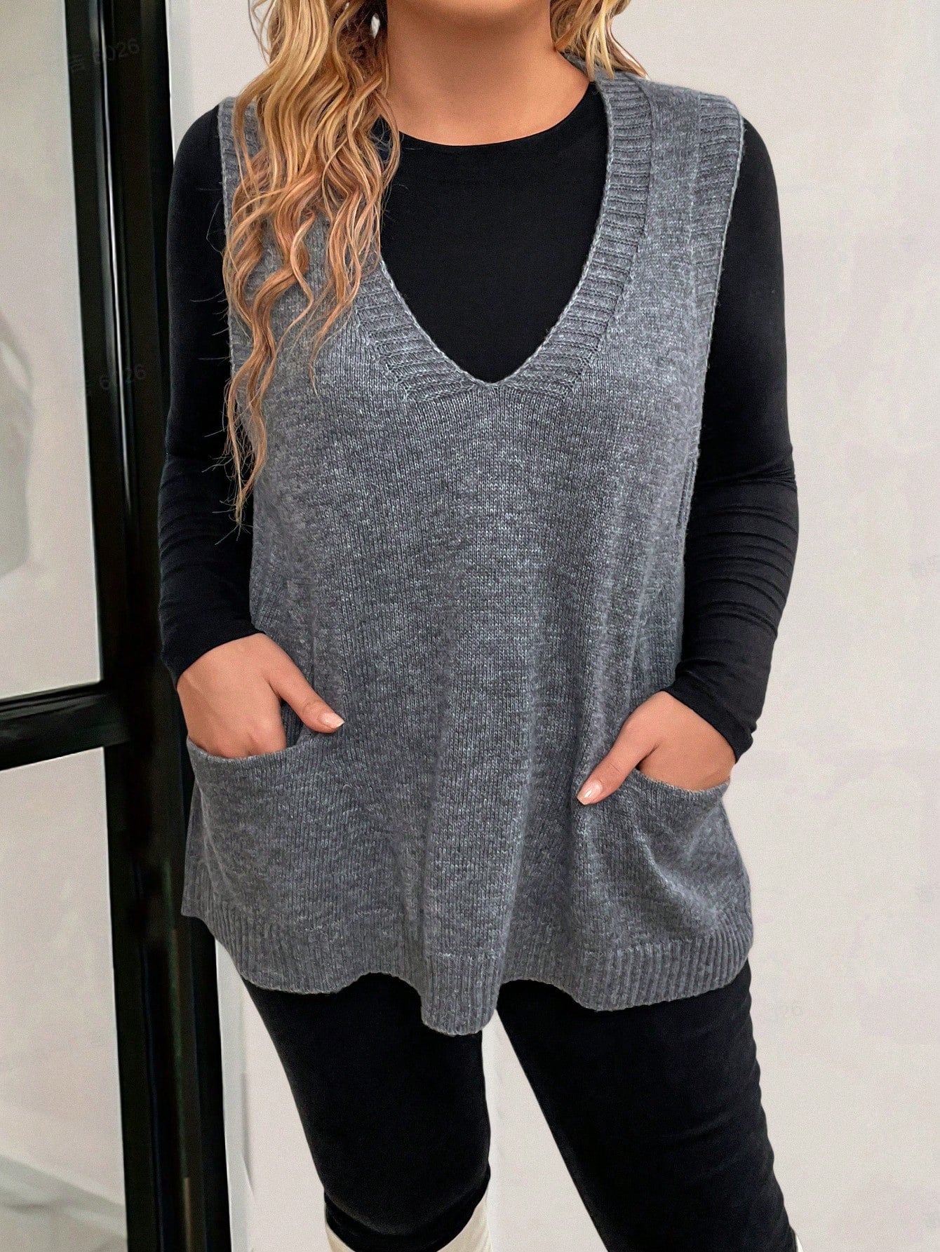 Colete Feminino gola V com bolso frontal Danielly. Plus Size