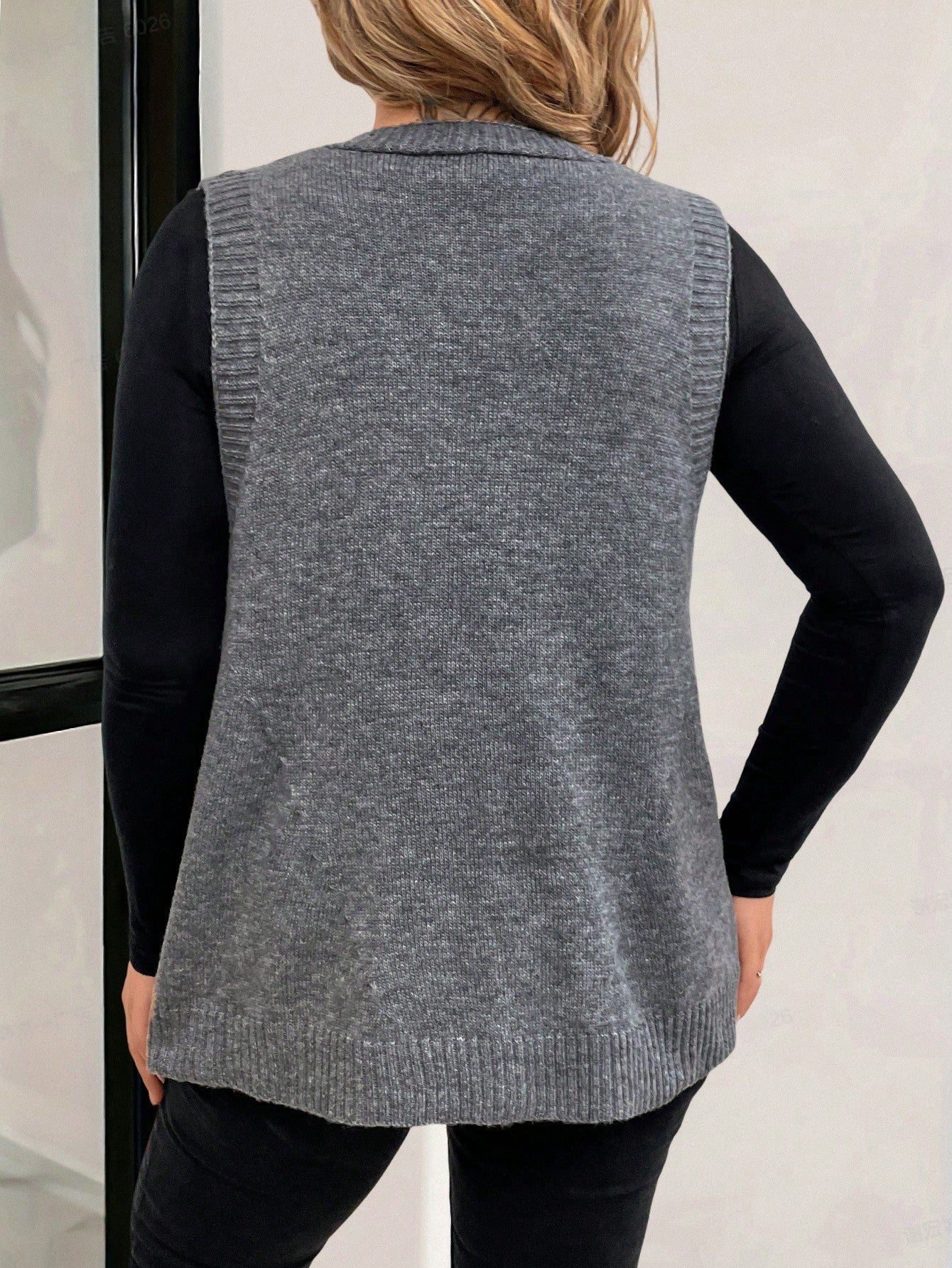 Colete Feminino gola V com bolso frontal Danielly. Plus Size