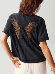 Camiseta Feminina Estilo Solto com Borboleta Vazada - Jacky. Plus Size