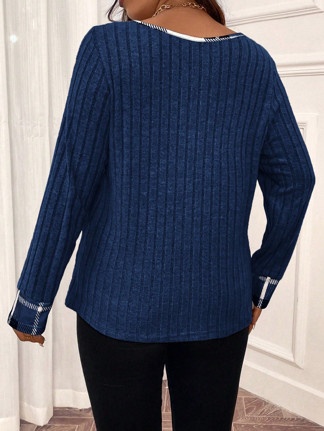 Blusa Mirtha Plus Size – Estilo e Conforto com Toque Xadrez Sofisticado