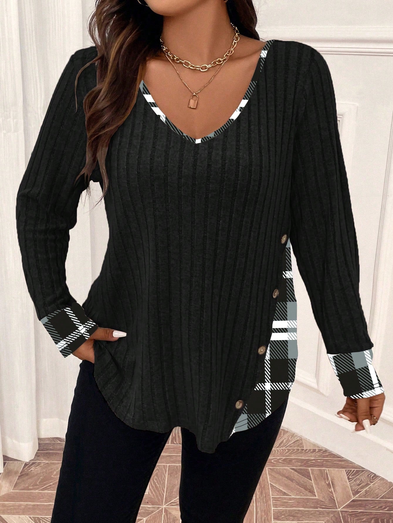 Blusa Mirtha Plus Size – Estilo e Conforto com Toque Xadrez Sofisticado