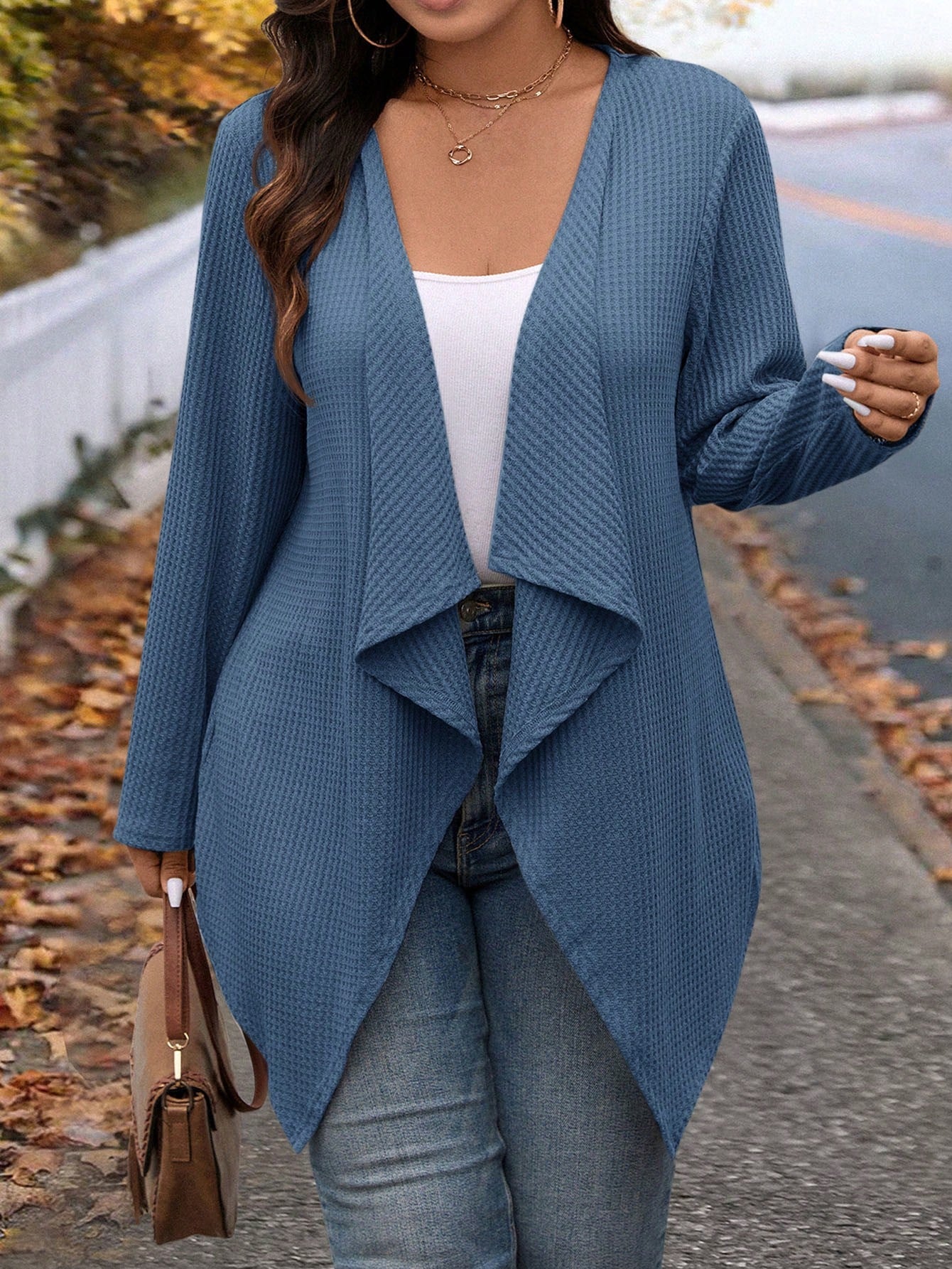 Candigan Feminina com Design de Colarinho Assimétrico - Ammy. Plus Size