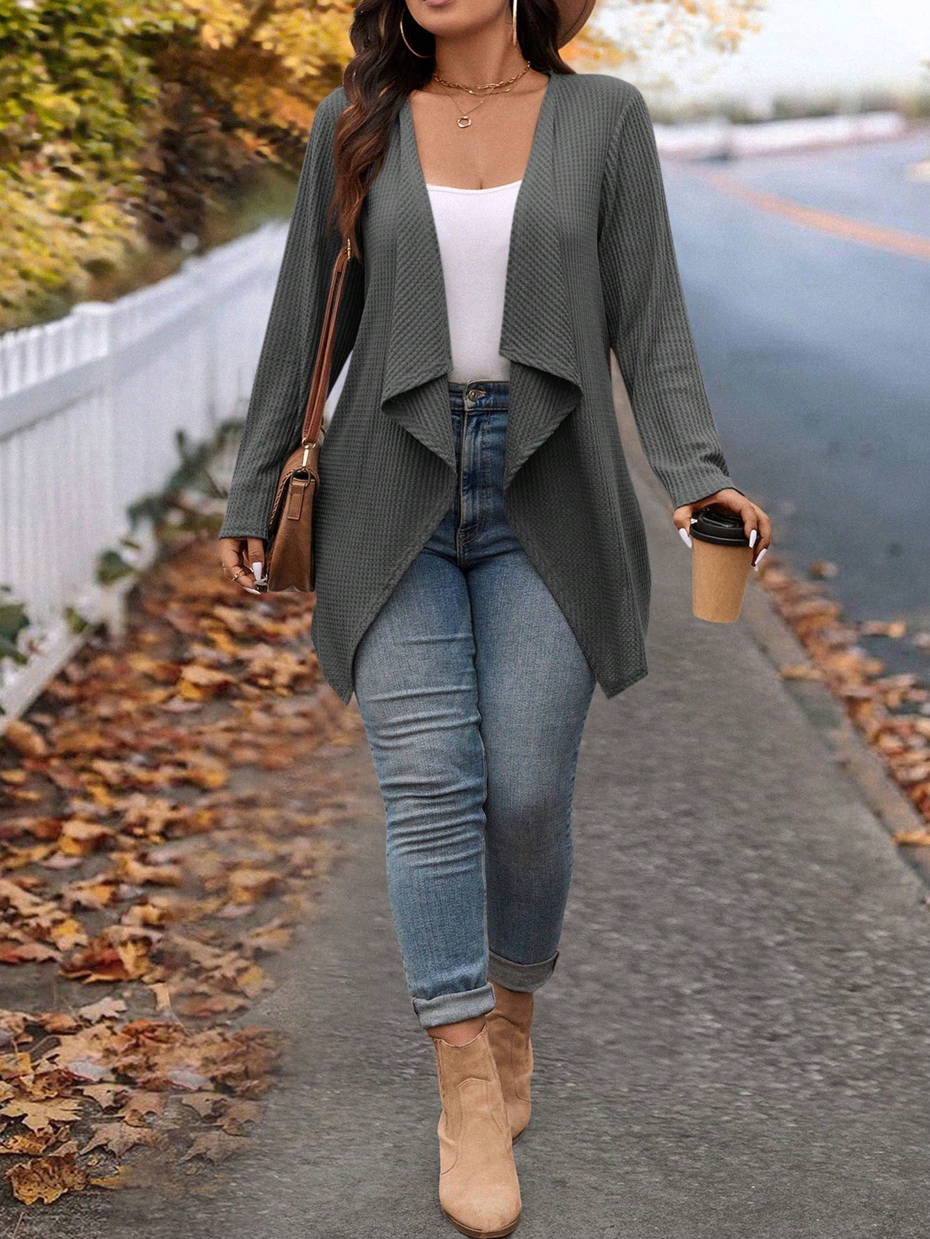 Candigan Feminina com Design de Colarinho Assimétrico - Ammy. Plus Size