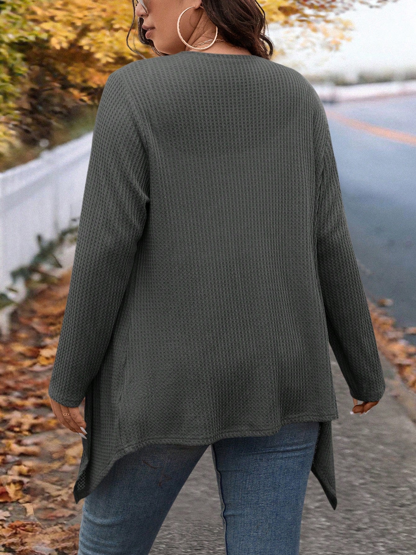 Candigan Feminina com Design de Colarinho Assimétrico - Ammy. Plus Size