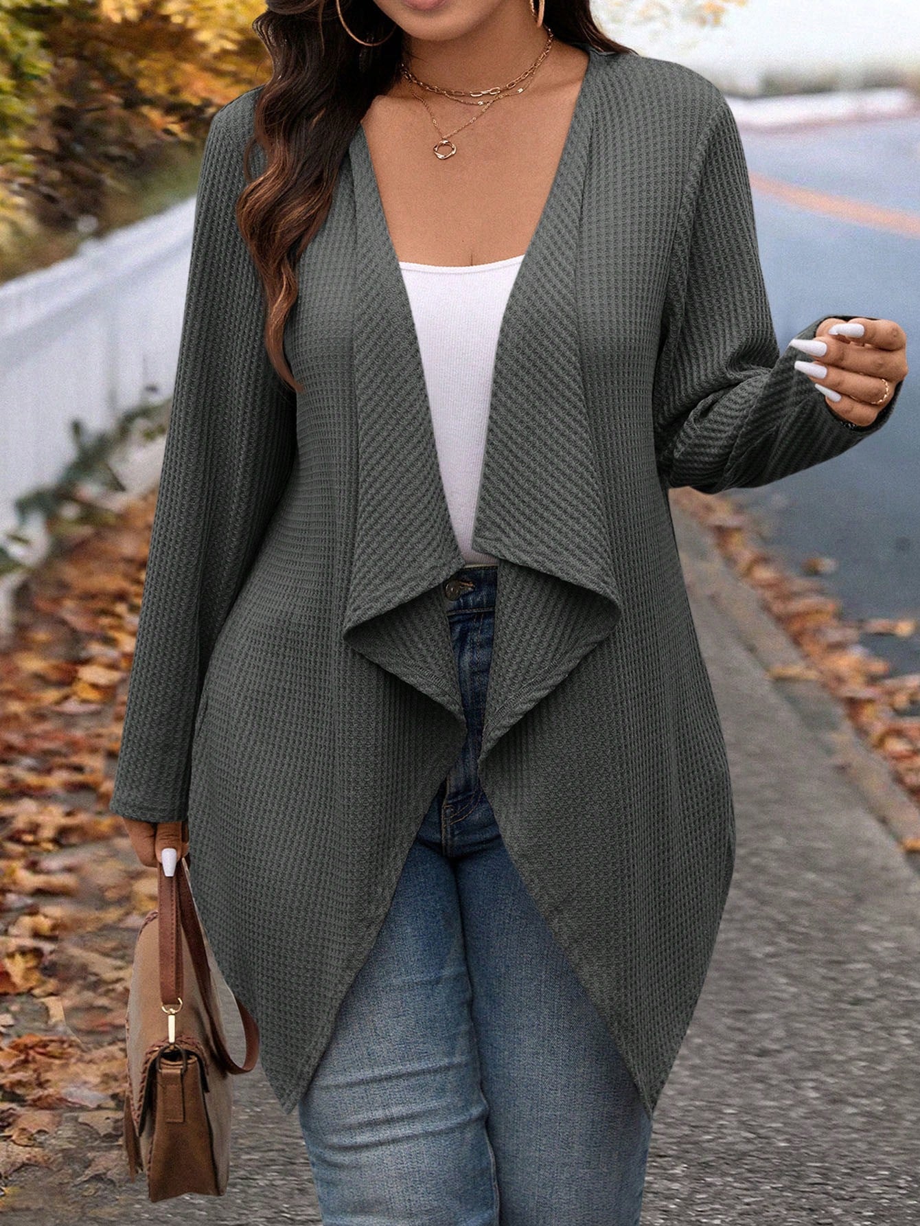 Candigan Feminina com Design de Colarinho Assimétrico - Ammy. Plus Size