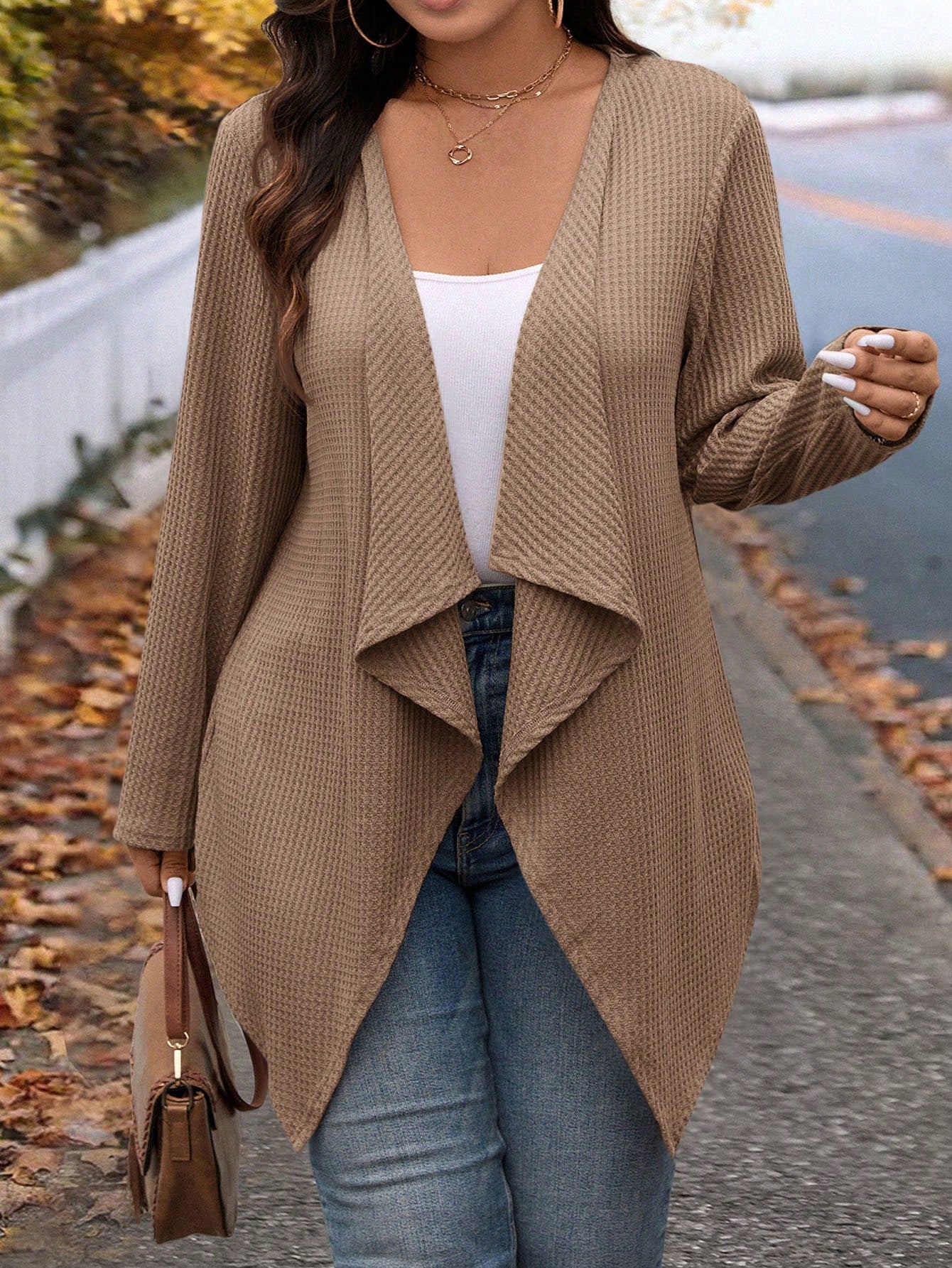 Candigan Feminina com Design de Colarinho Assimétrico - Ammy. Plus Size