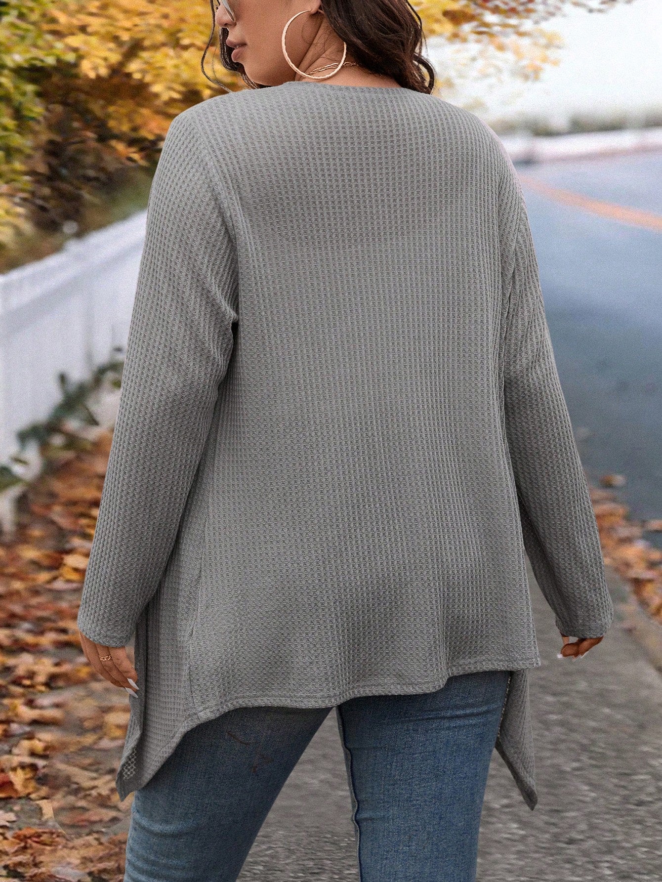 Candigan Feminina com Design de Colarinho Assimétrico - Ammy. Plus Size