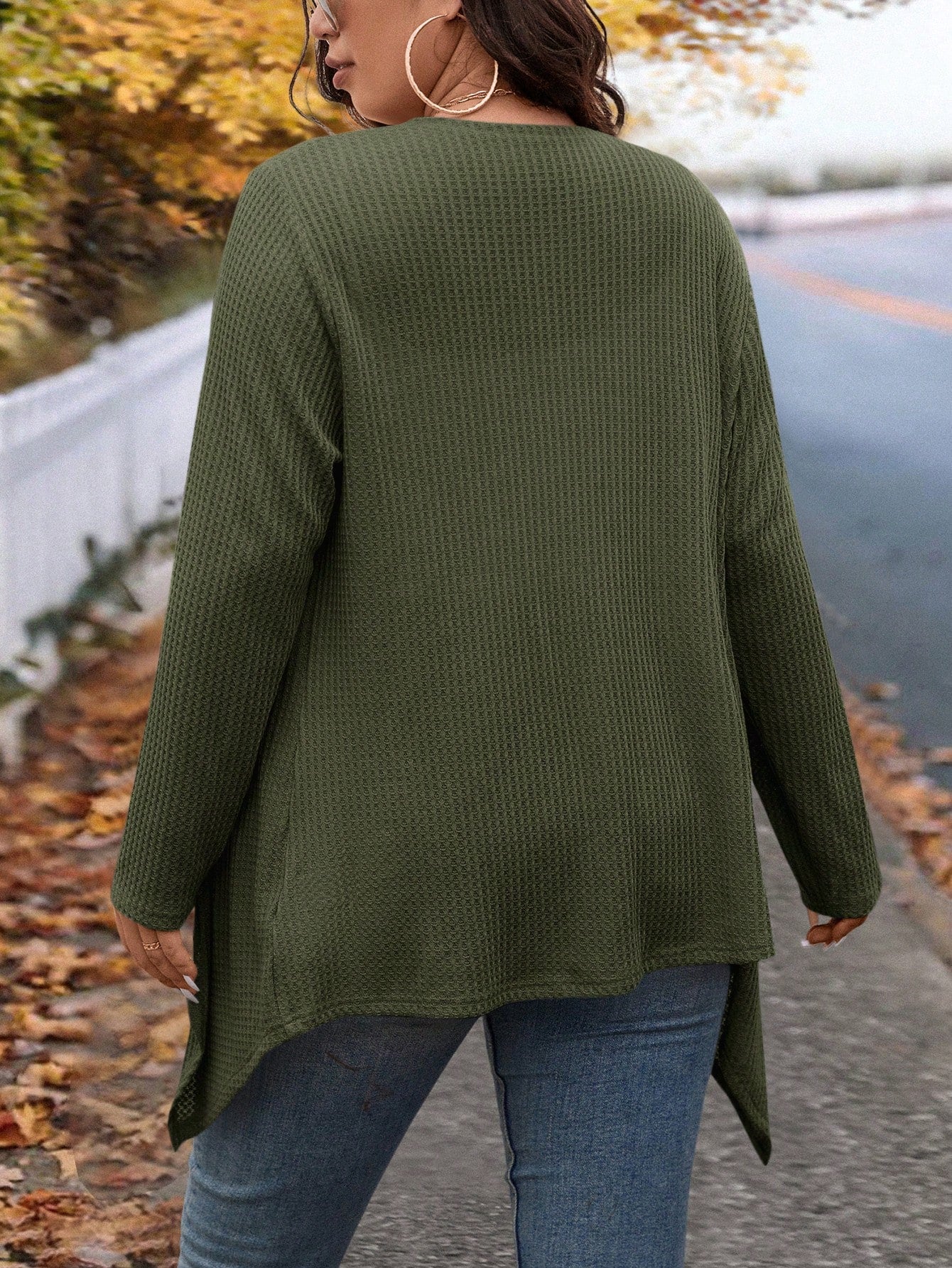 Candigan Feminina com Design de Colarinho Assimétrico - Ammy. Plus Size