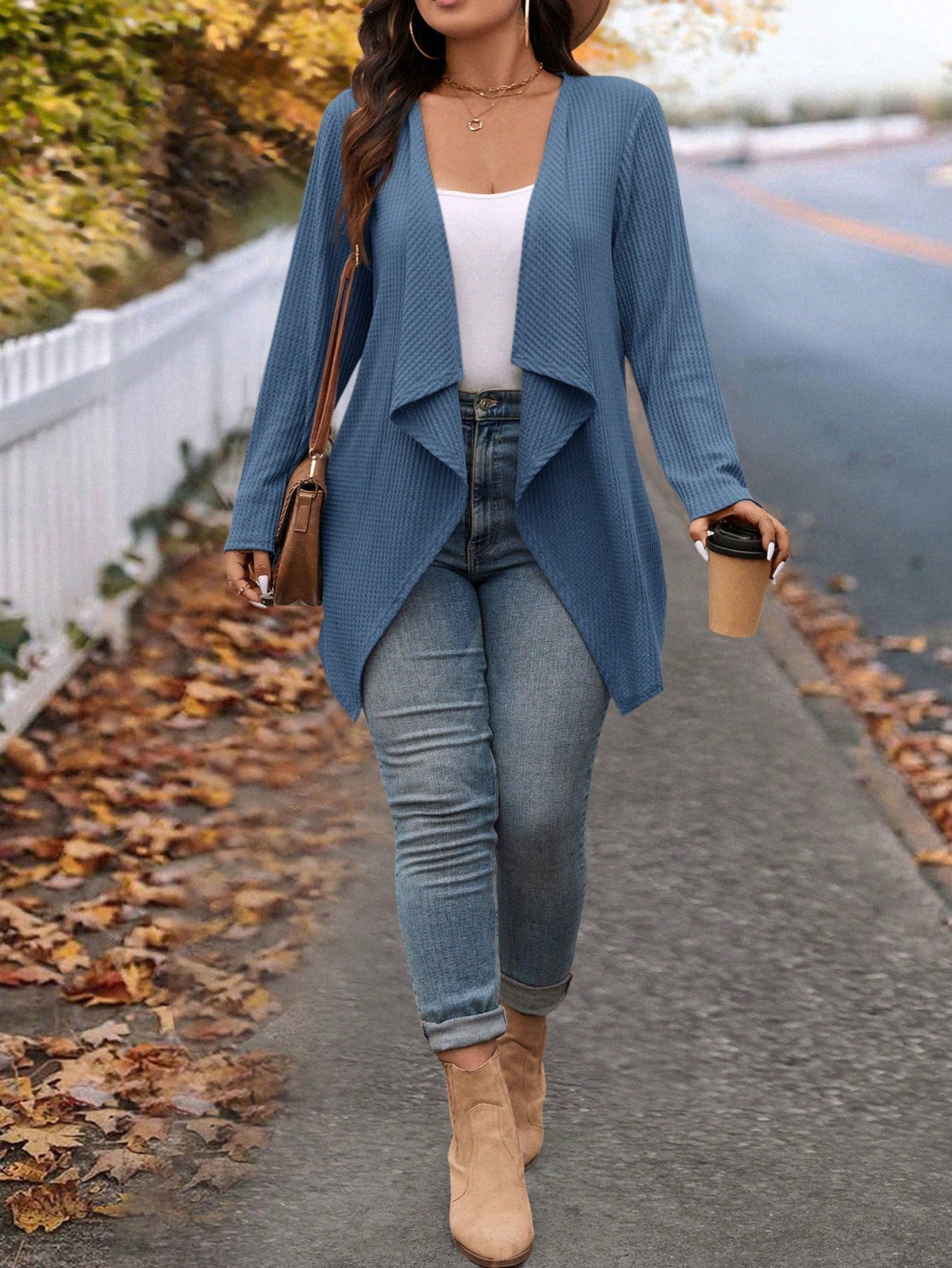 Candigan Feminina com Design de Colarinho Assimétrico - Ammy. Plus Size