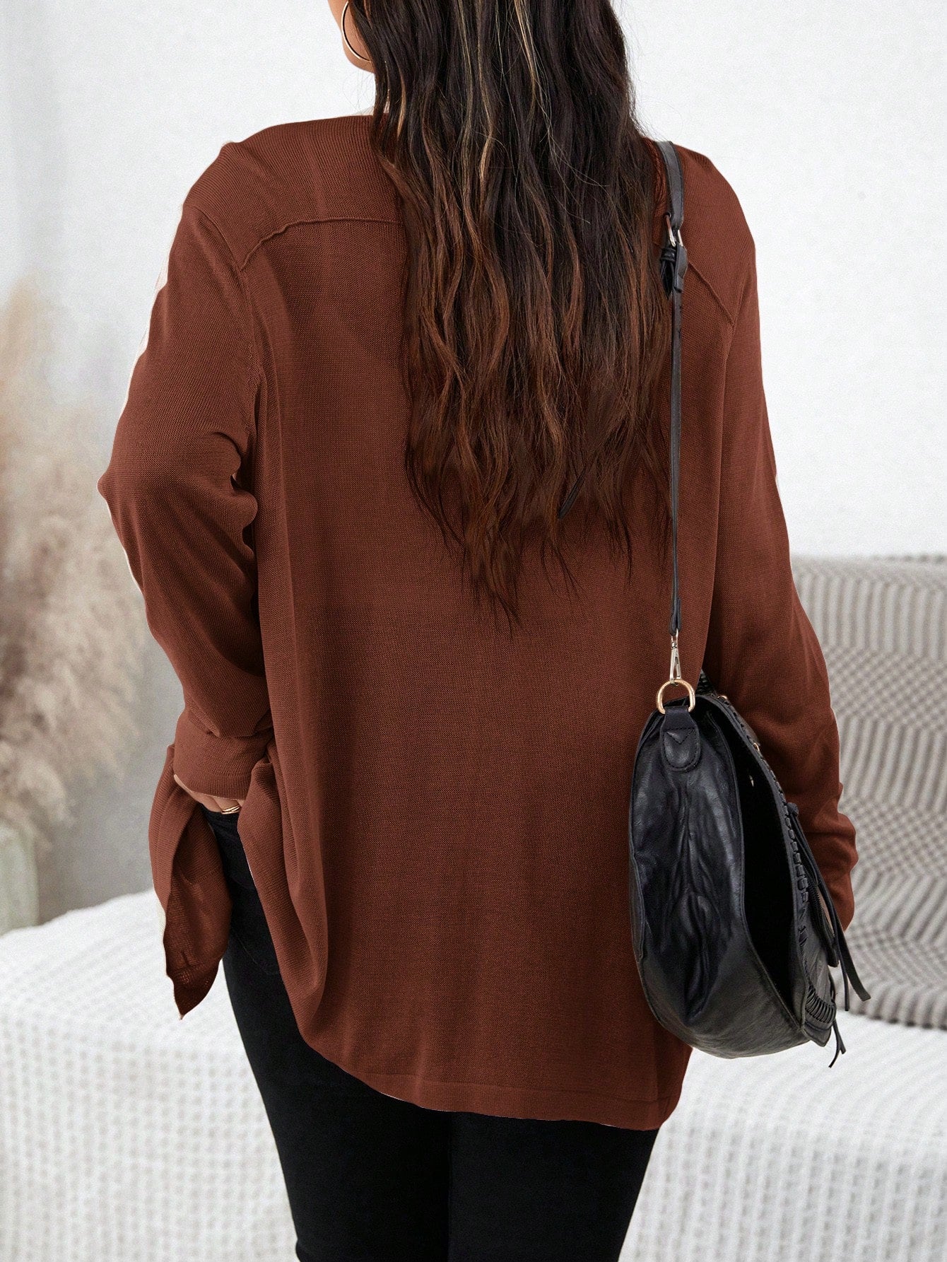 Cardigan Feminina com botões na frontal e bolsos duplos - Melany. Plus Size