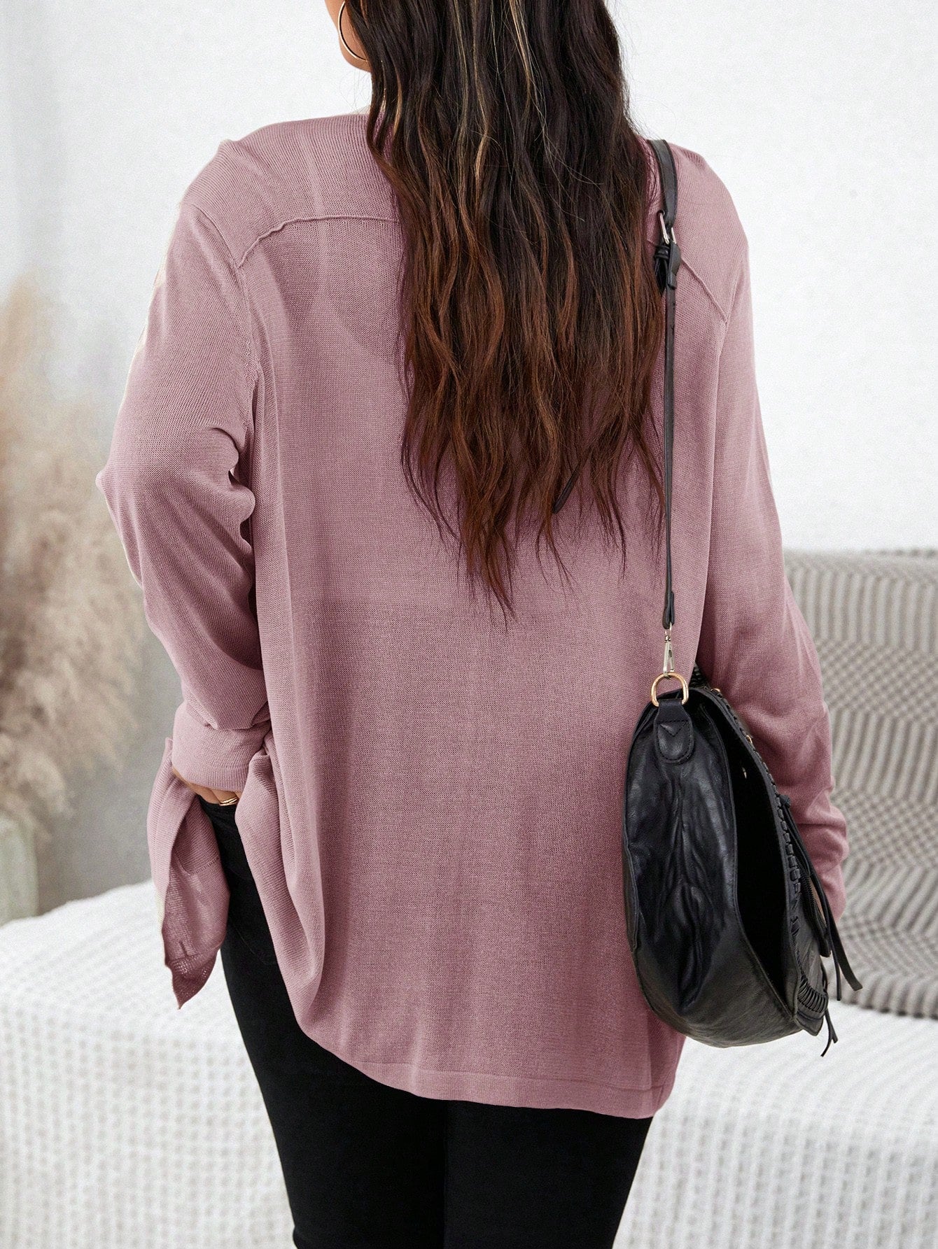 Cardigan Feminina com botões na frontal e bolsos duplos - Melany. Plus Size