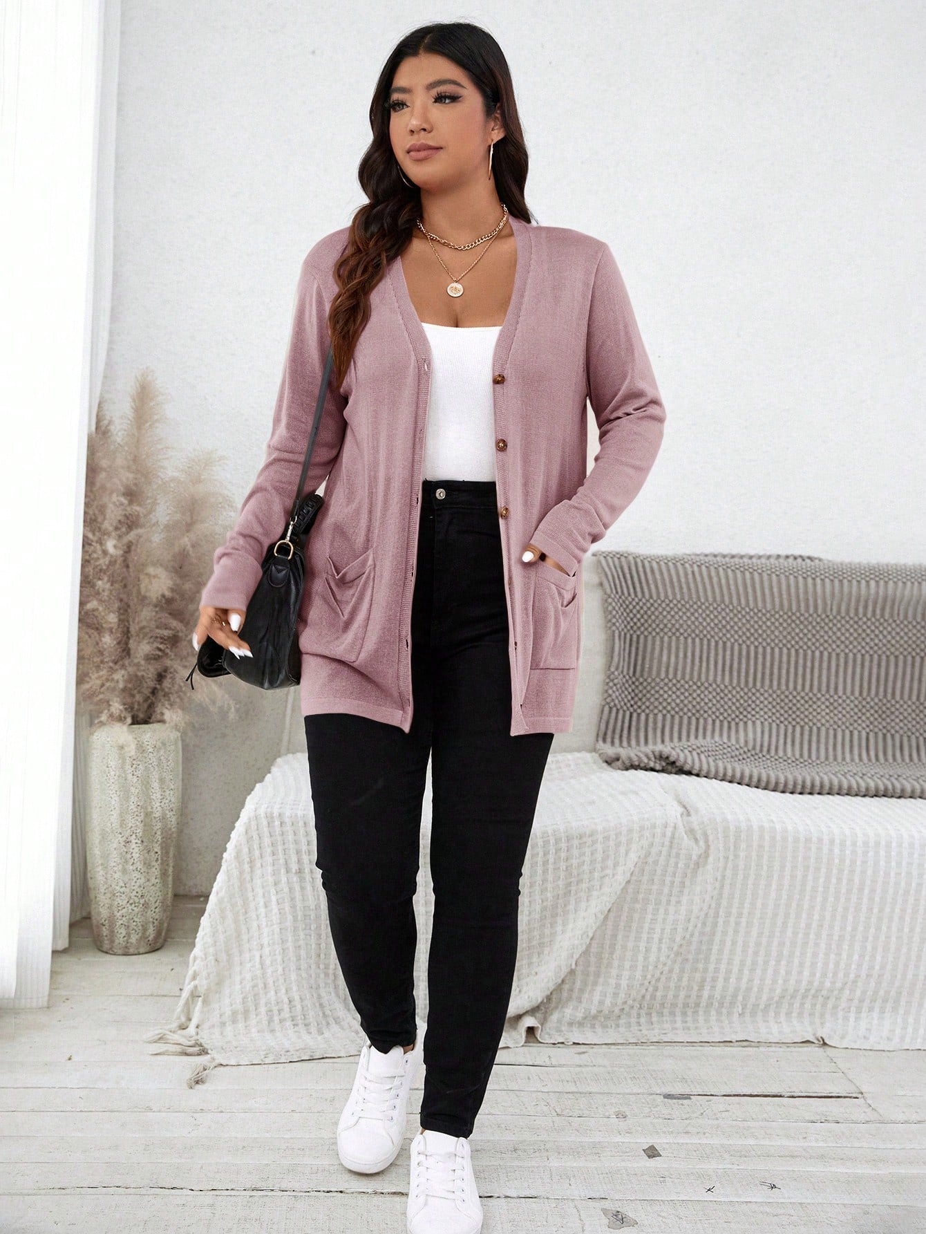 Cardigan Feminina com botões na frontal e bolsos duplos - Melany. Plus Size