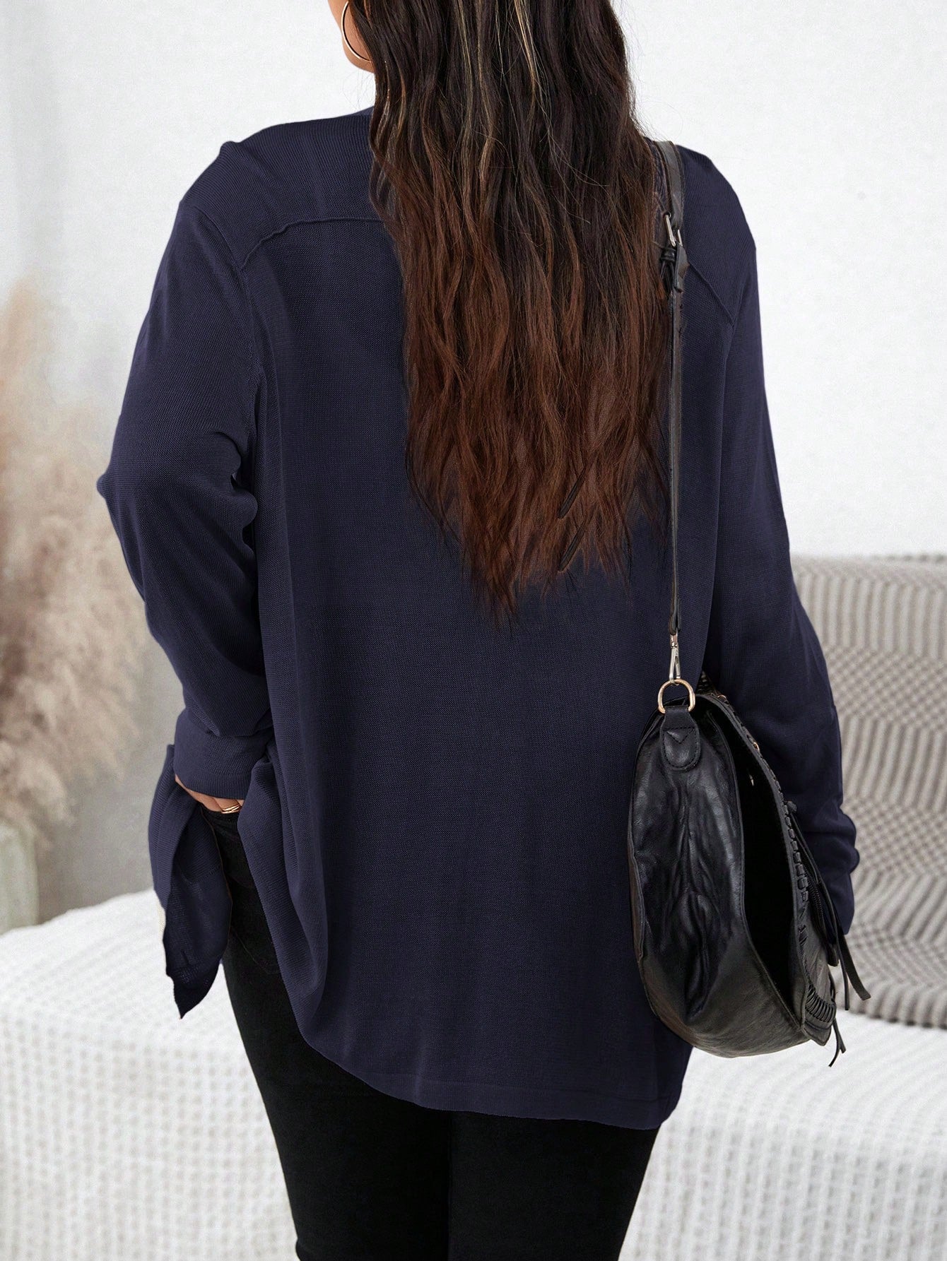 Cardigan Feminina com botões na frontal e bolsos duplos - Melany. Plus Size