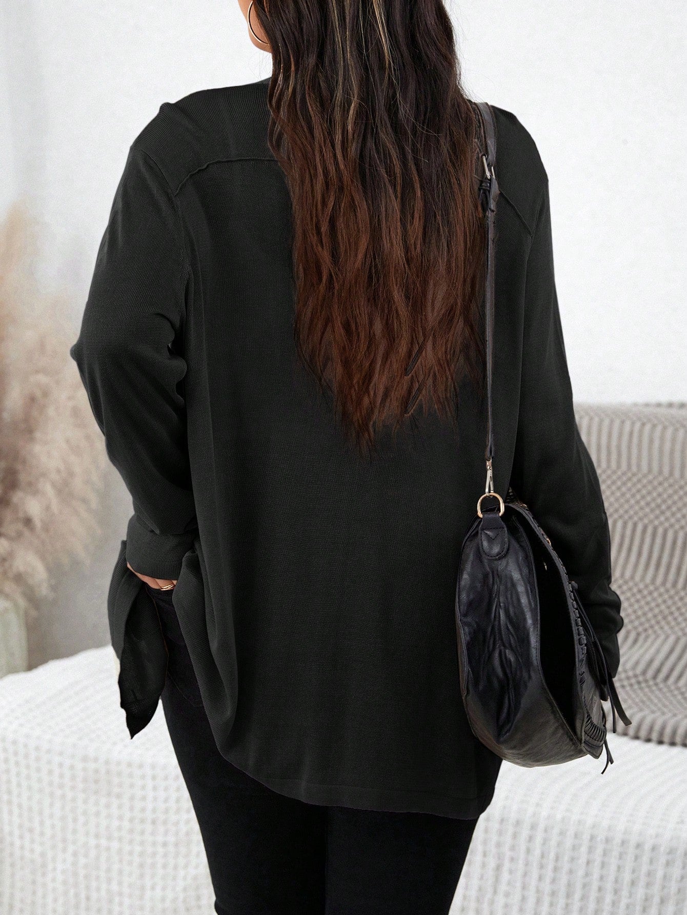 Cardigan Feminina com botões na frontal e bolsos duplos - Melany. Plus Size
