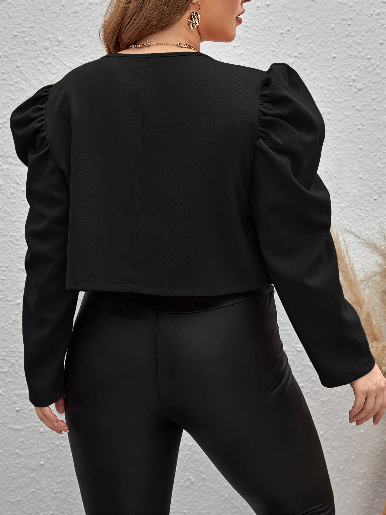 Jaqueta Feminina manga bufante com zíper frontal Alexa. Plus Size