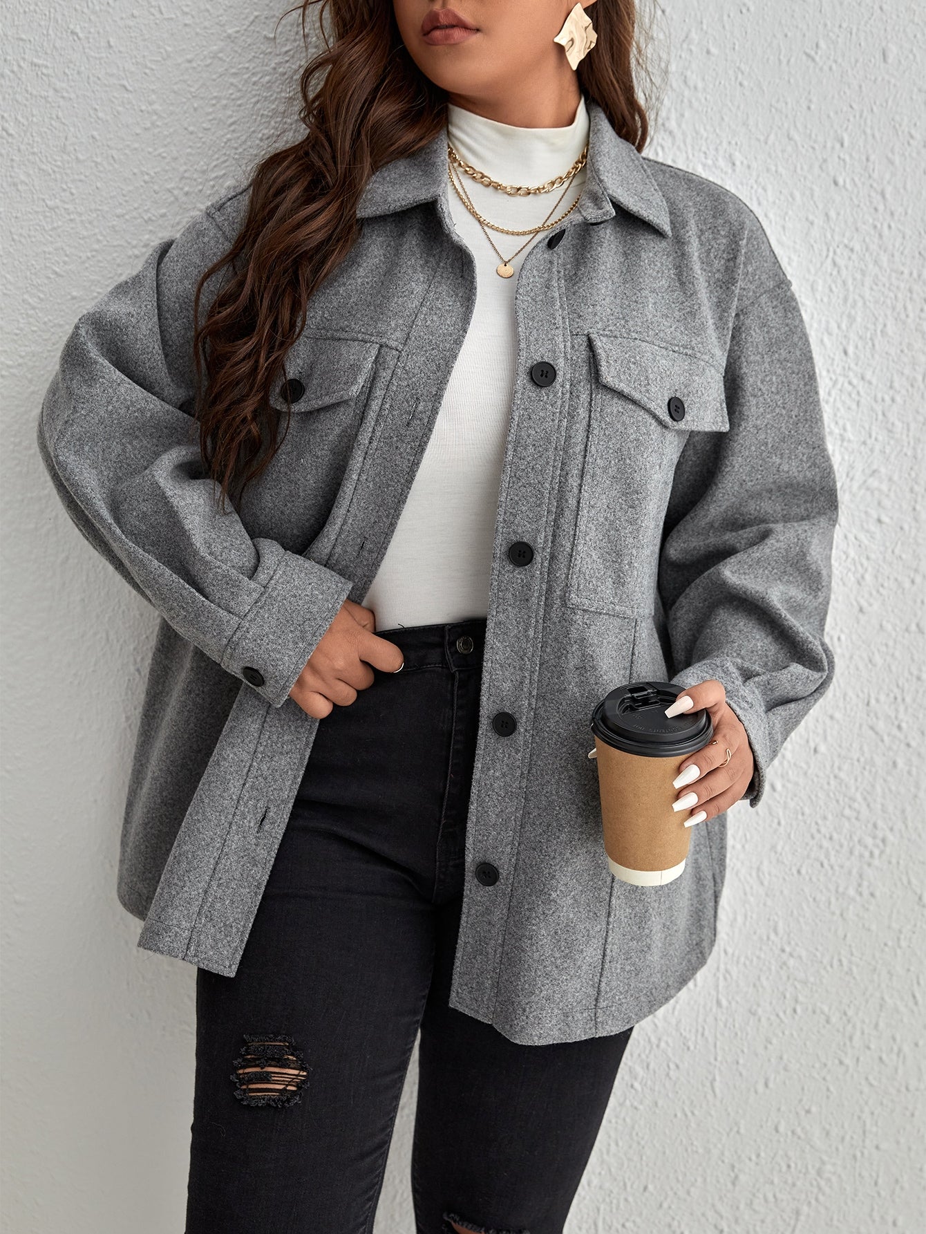 Jaqueta Feminina com bolso e botões frontais Lissy. Plus Size