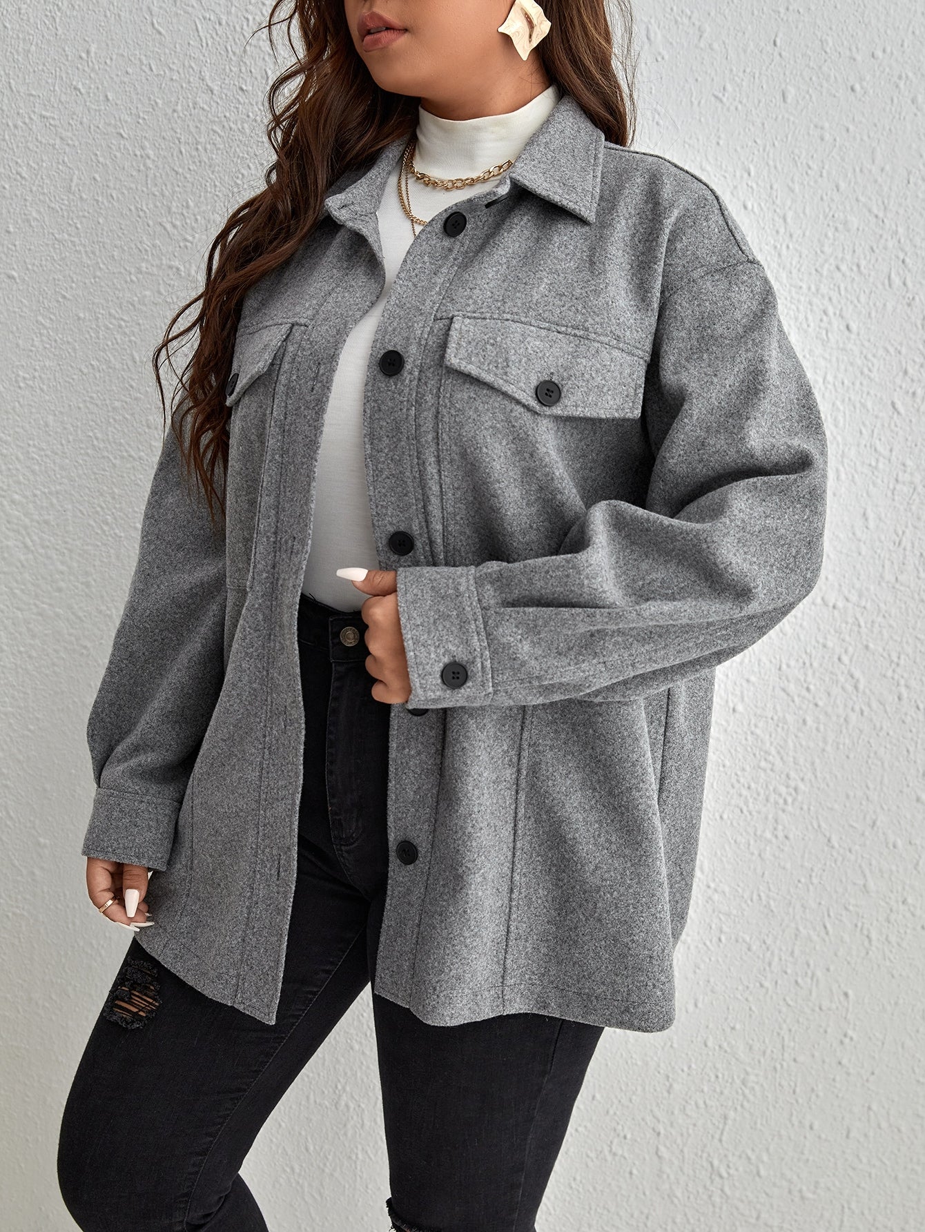 Jaqueta com bolso e botões frontais Lissy. Plus Size