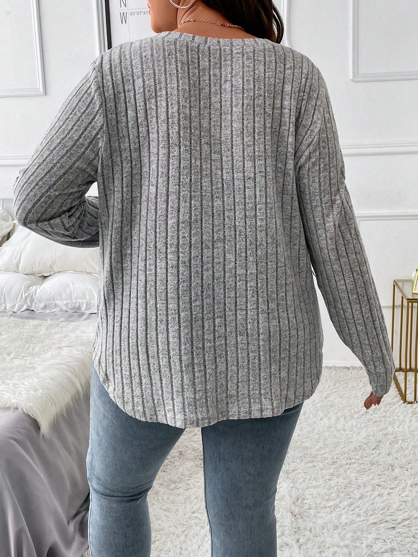 Blusa feminina canelada manga longa e gola V canelada Pierina. Plus Size