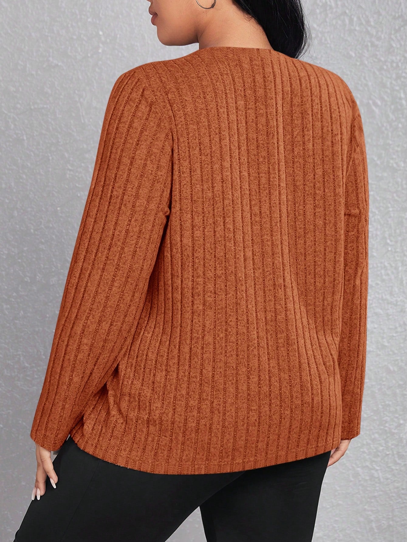 Blusa feminina basica gola redonda Evanna. Plus Size