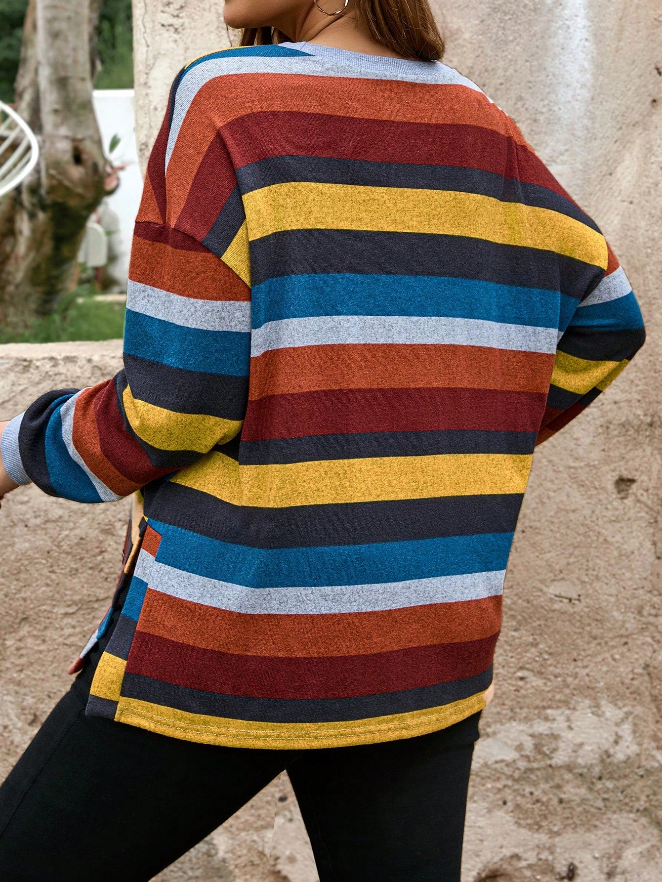 Blusa manga longa feminina listrada com gola redonda Emilia