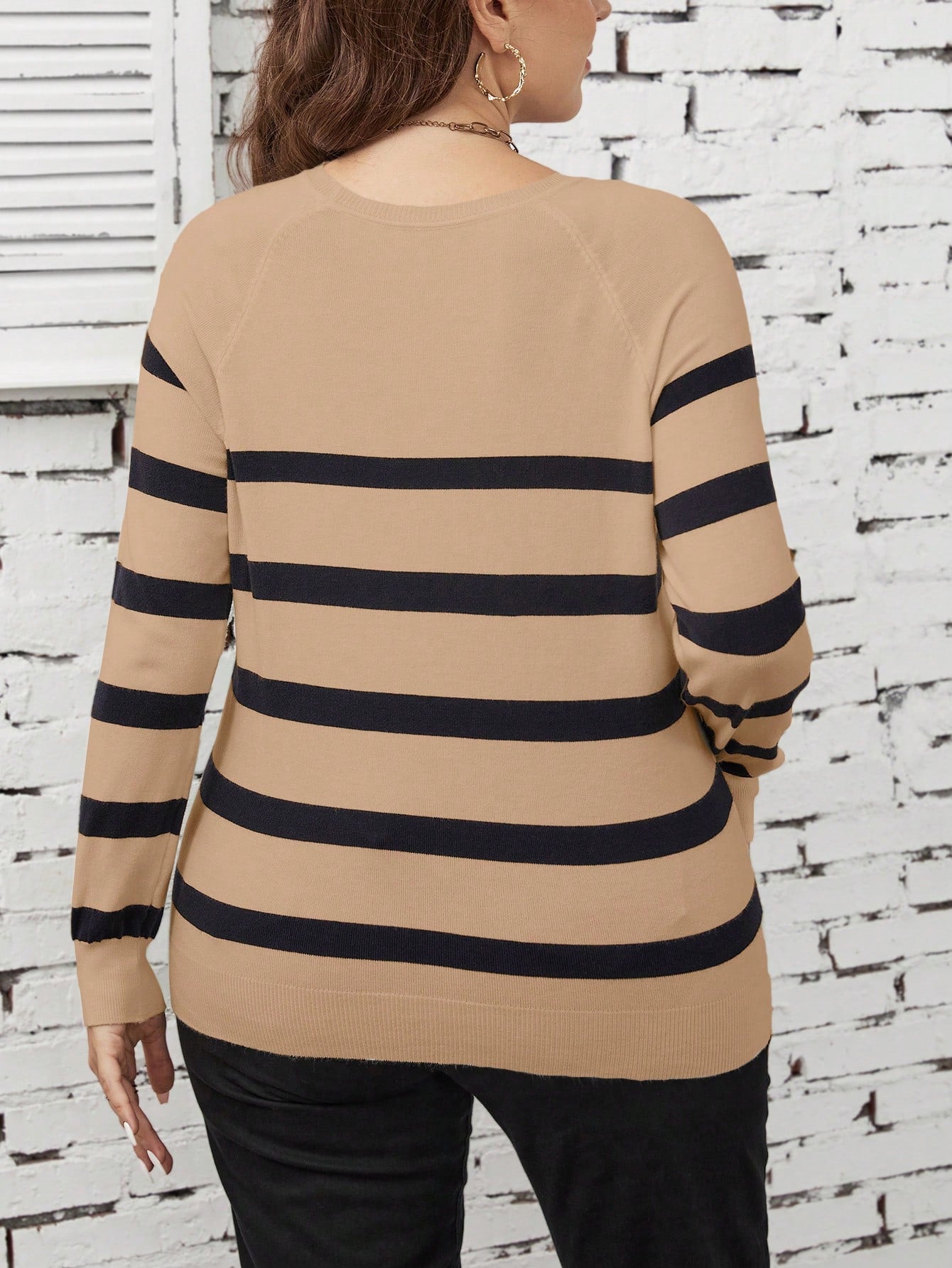Suéter feminino listrado Eloá. Plus Size