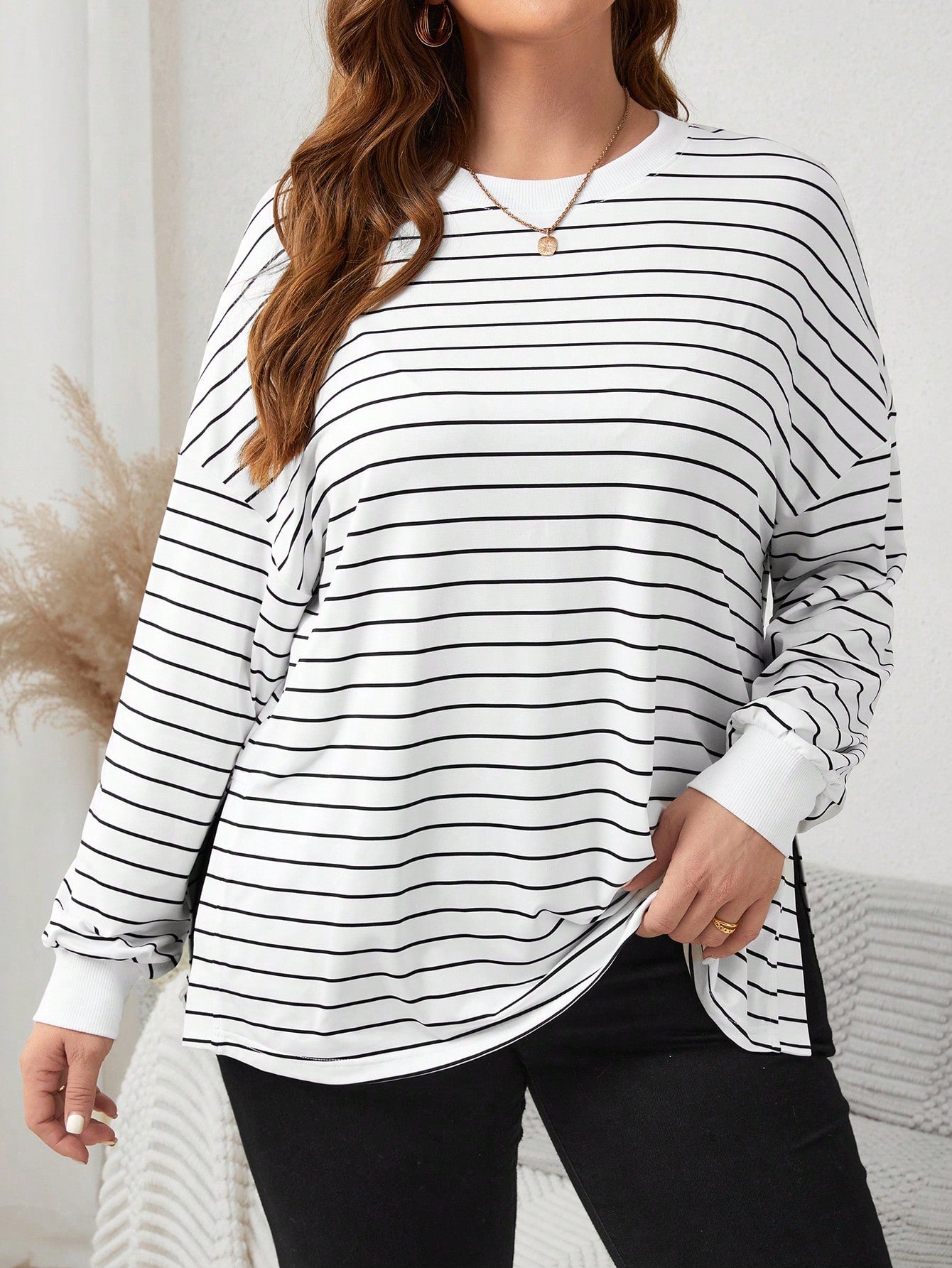 Blusa manga longa feminina listrada com gola redonda Emilia