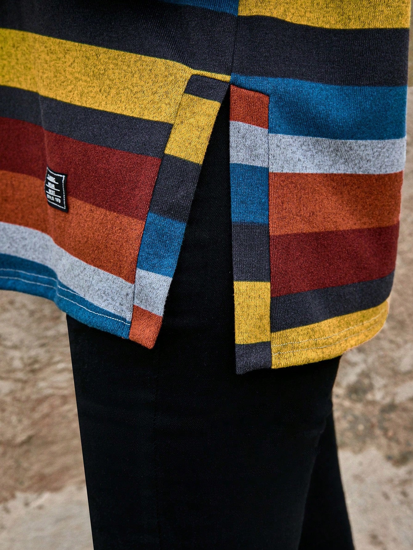Blusa manga longa feminina listrada com gola redonda Emilia