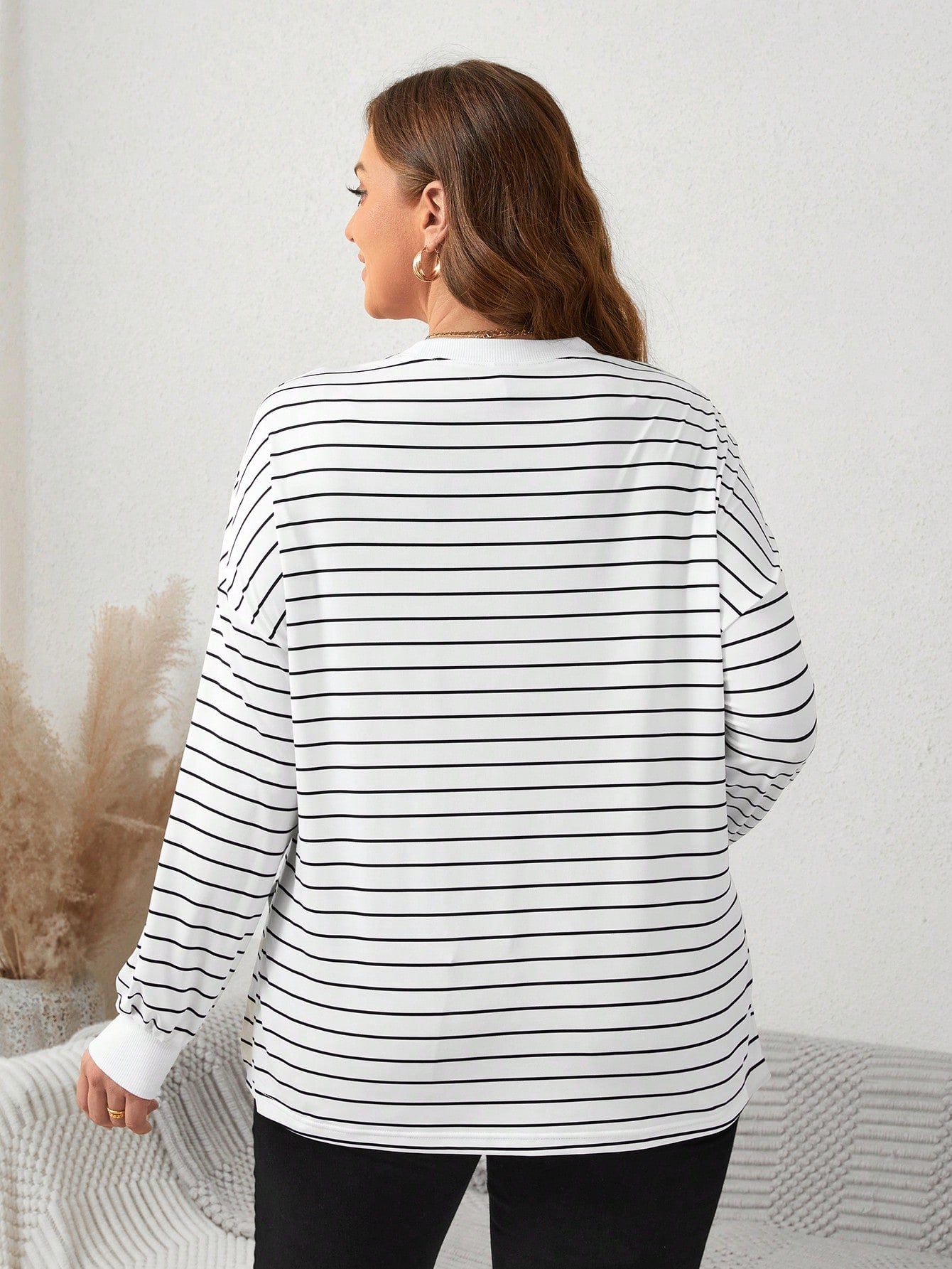 Blusa manga longa feminina listrada com gola redonda Emilia
