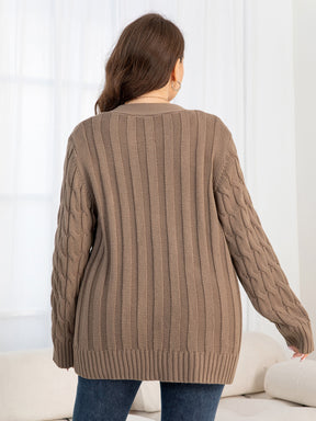 Cardigan feminino com botões frontais Emmy. Plus Size