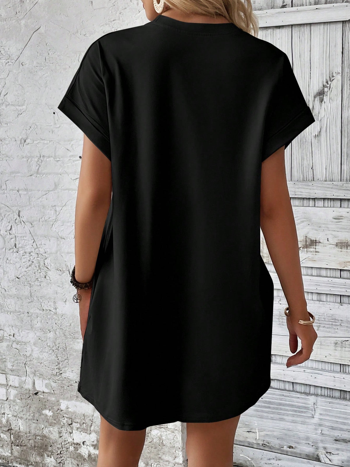 Vestido Feminino Com Estampa De Borboletas Gola Redonda