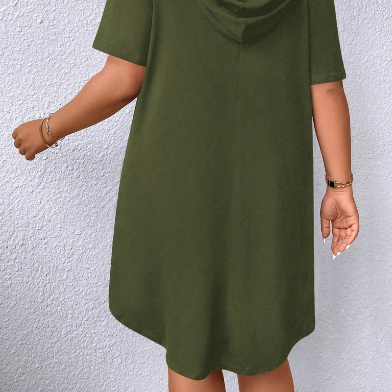 Vestido Feminino Liso com zíper e Capuz. Plus Size