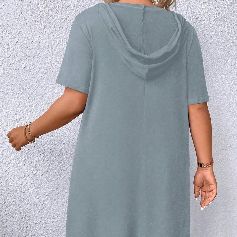 Vestido Feminino Liso com zíper e Capuz. Plus Size