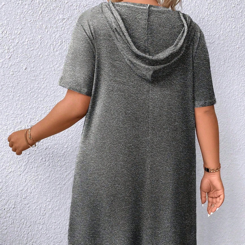 Vestido Feminino Liso com zíper e Capuz. Plus Size