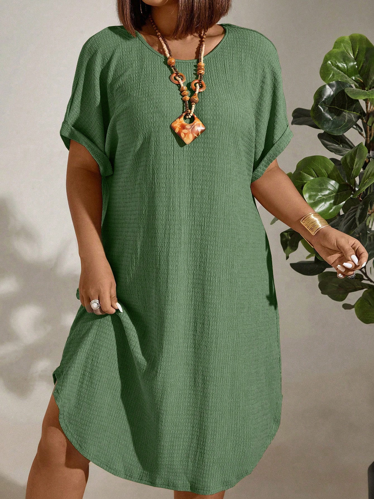 Vestido Feminino com Textura Leve e Manga Morcego - Eleonora. Plus Size