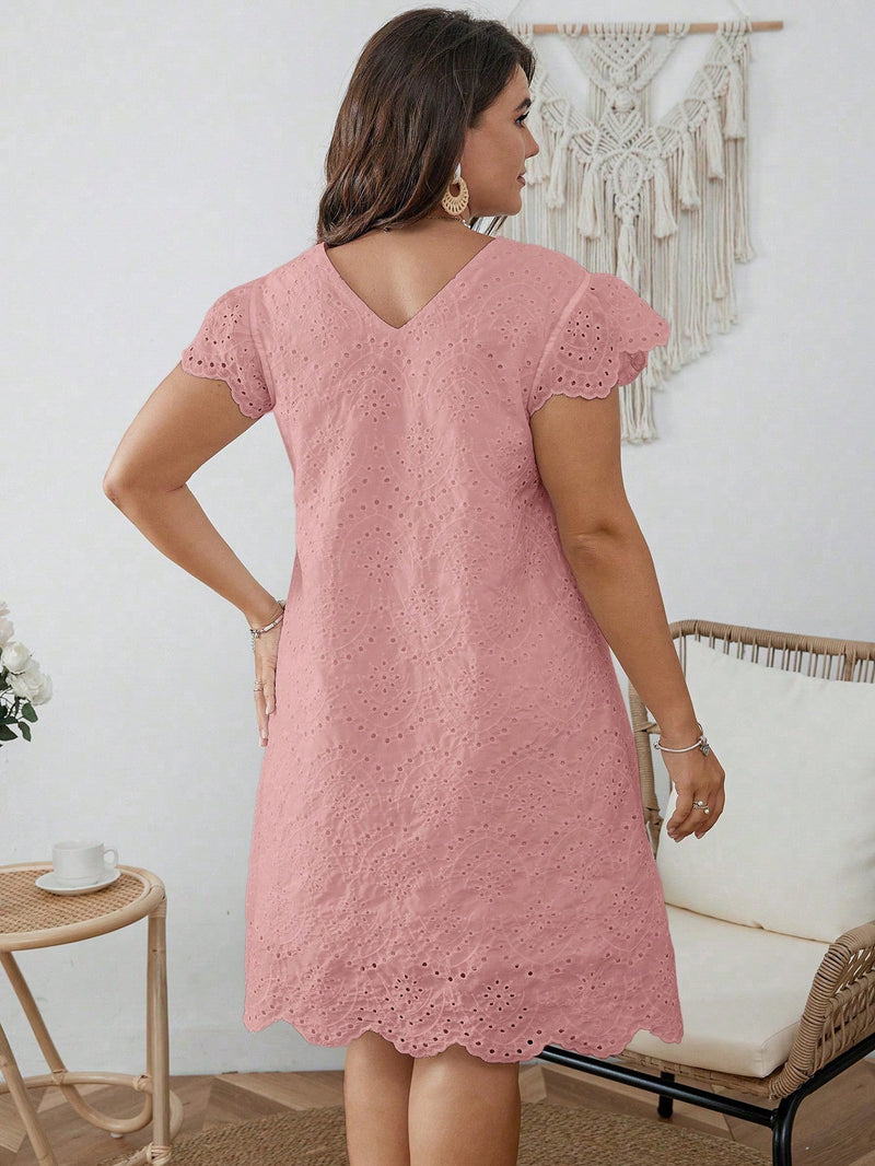 Vestido feminino bordado com forro Leticia. Plus Size