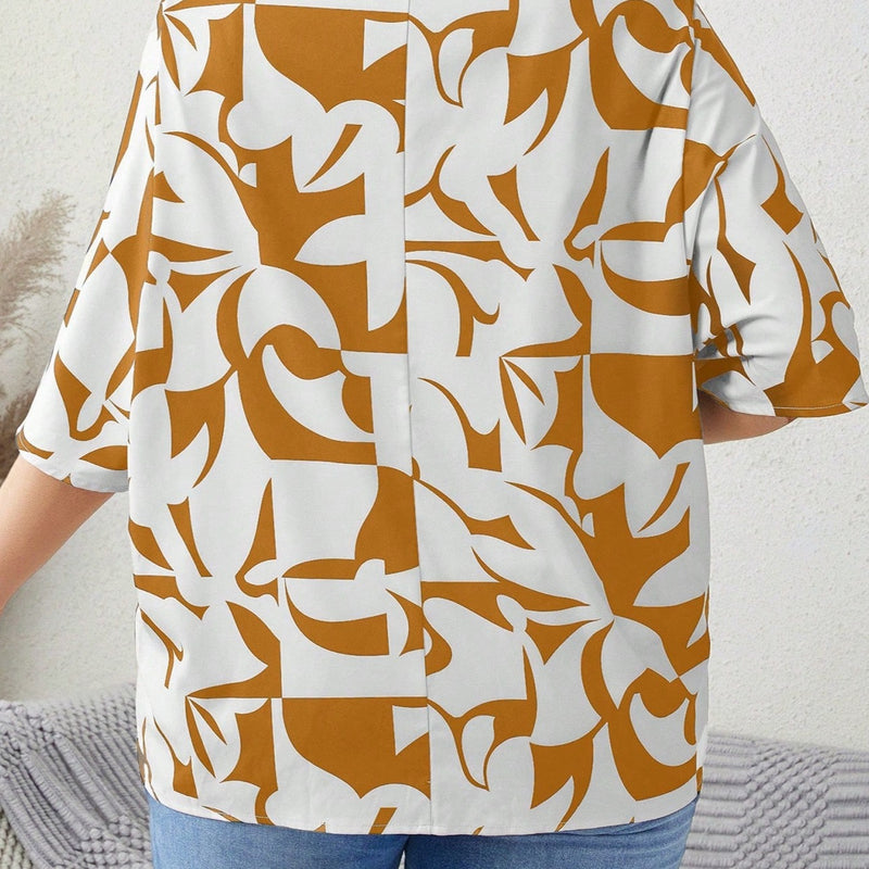 Camiseta Feminina com decote em V e estampas Geométricas