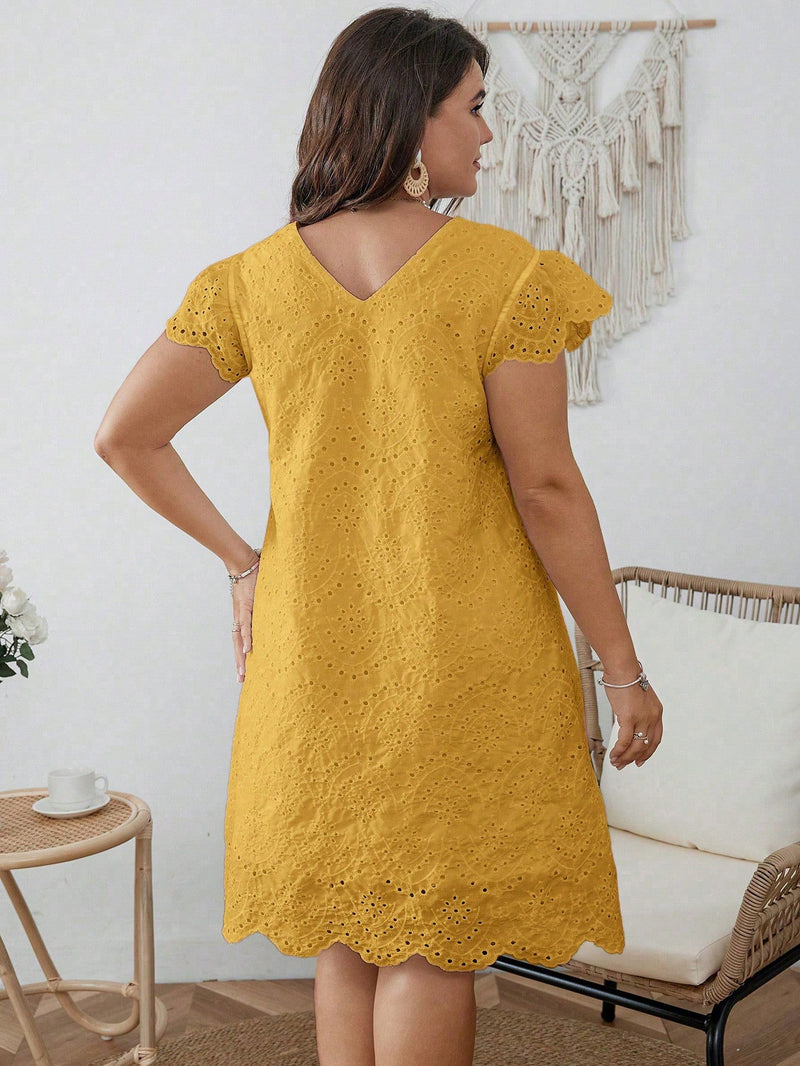 Vestido feminino bordado com forro Leticia. Plus Size