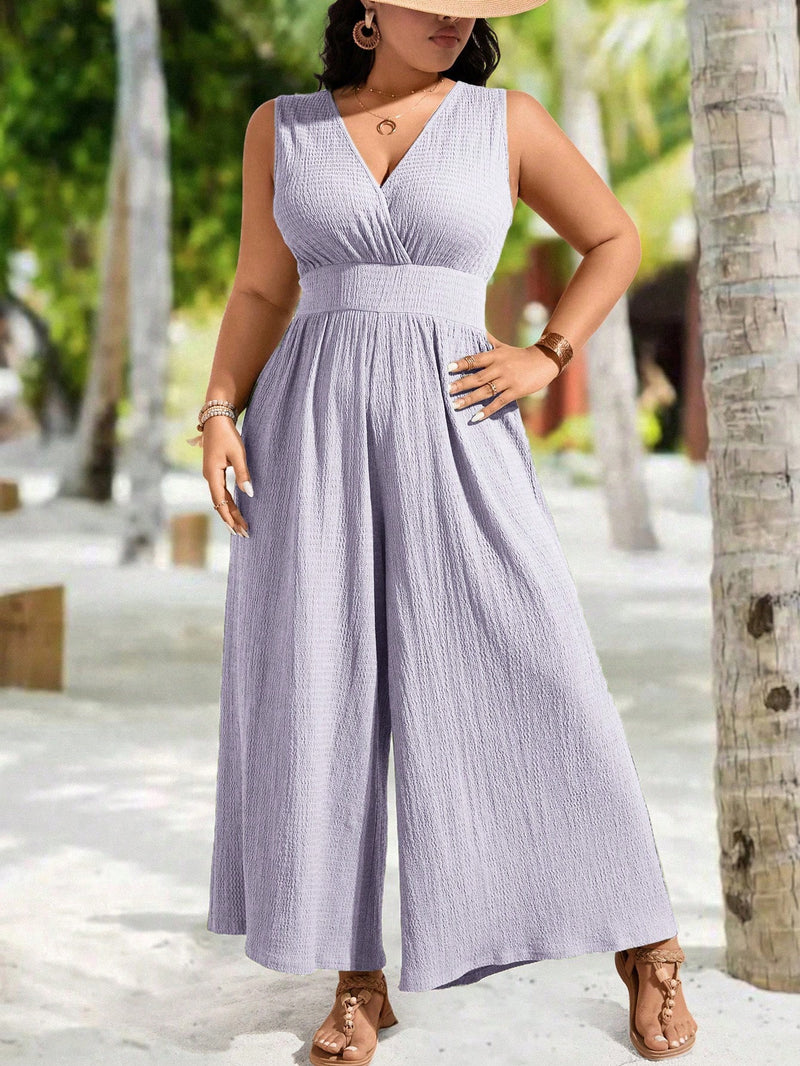 Macacão Feminino Decote Em V E Pernas Largas Amelia Plus Size