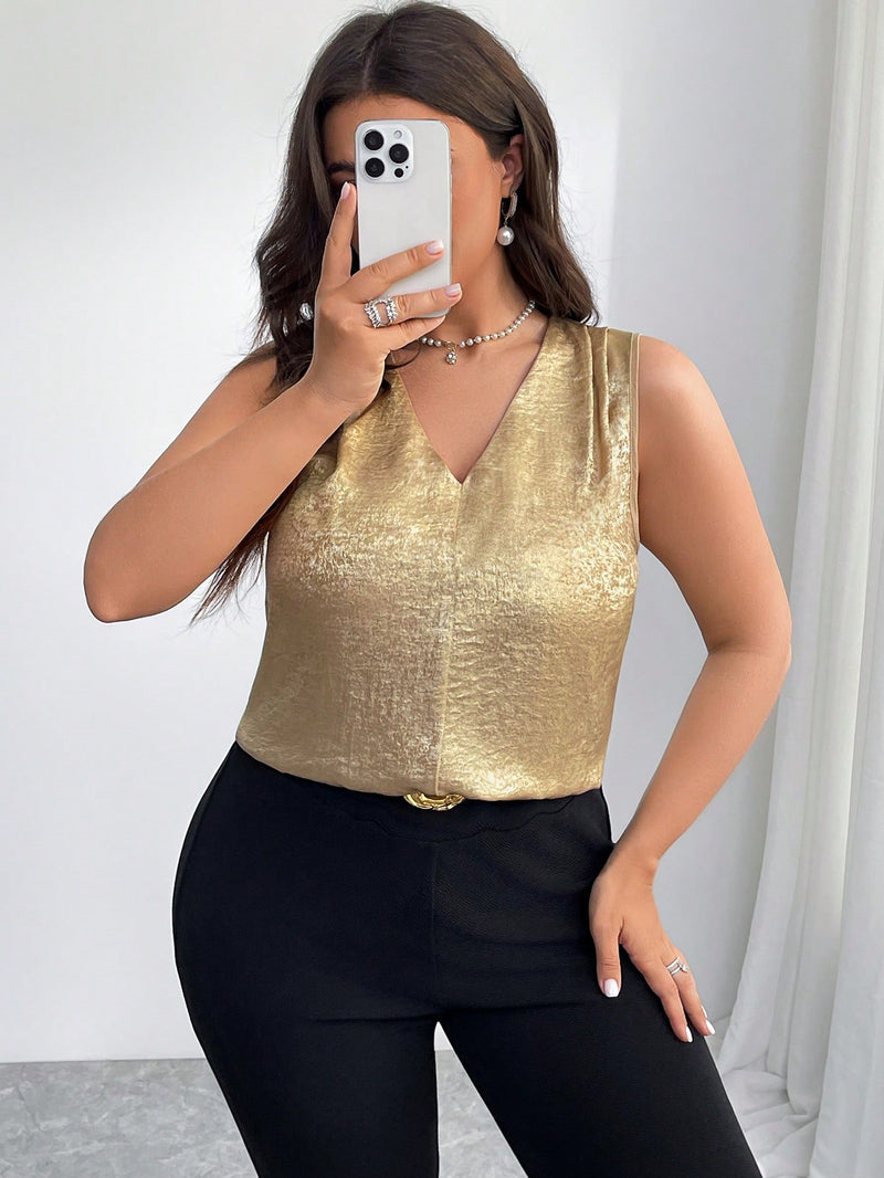 Blusa feminina dourada gola V sem mangas Fausta. Plus Size