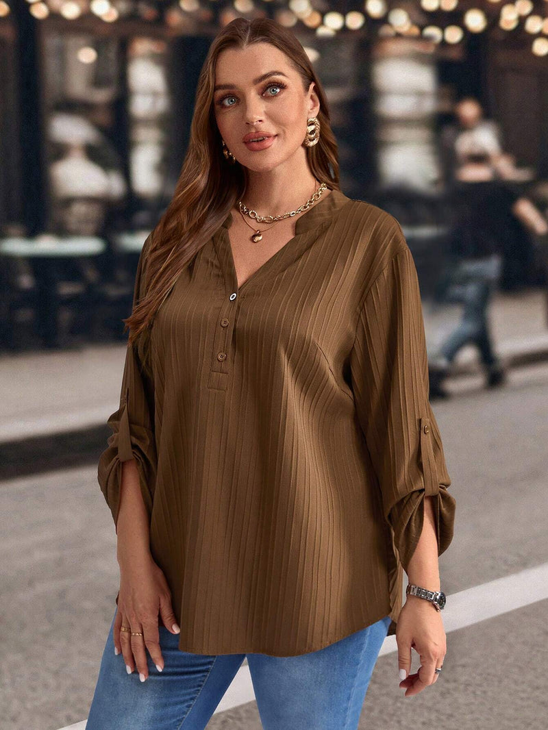 Blusa Feminina de mangas dobradas com gola entalhada - Lidia. Plus Size