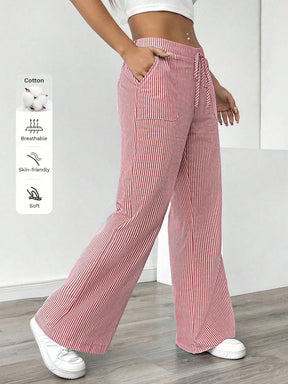 Calça feminina tipo pantalona com bolsos laterais e estampa listrada Ingrid