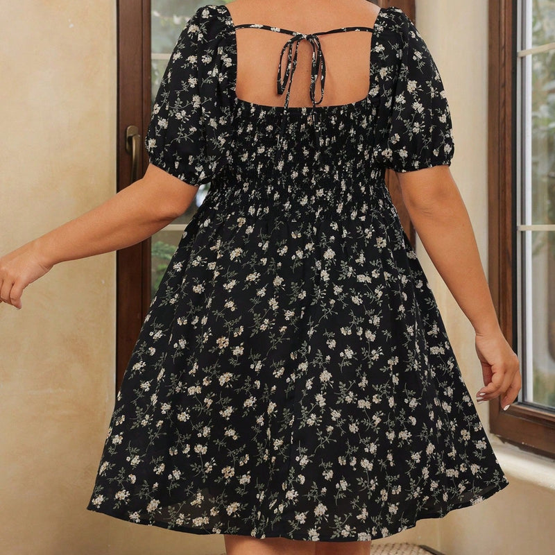 Vestido Feminino curto com estampa floral Hilary Plus Size