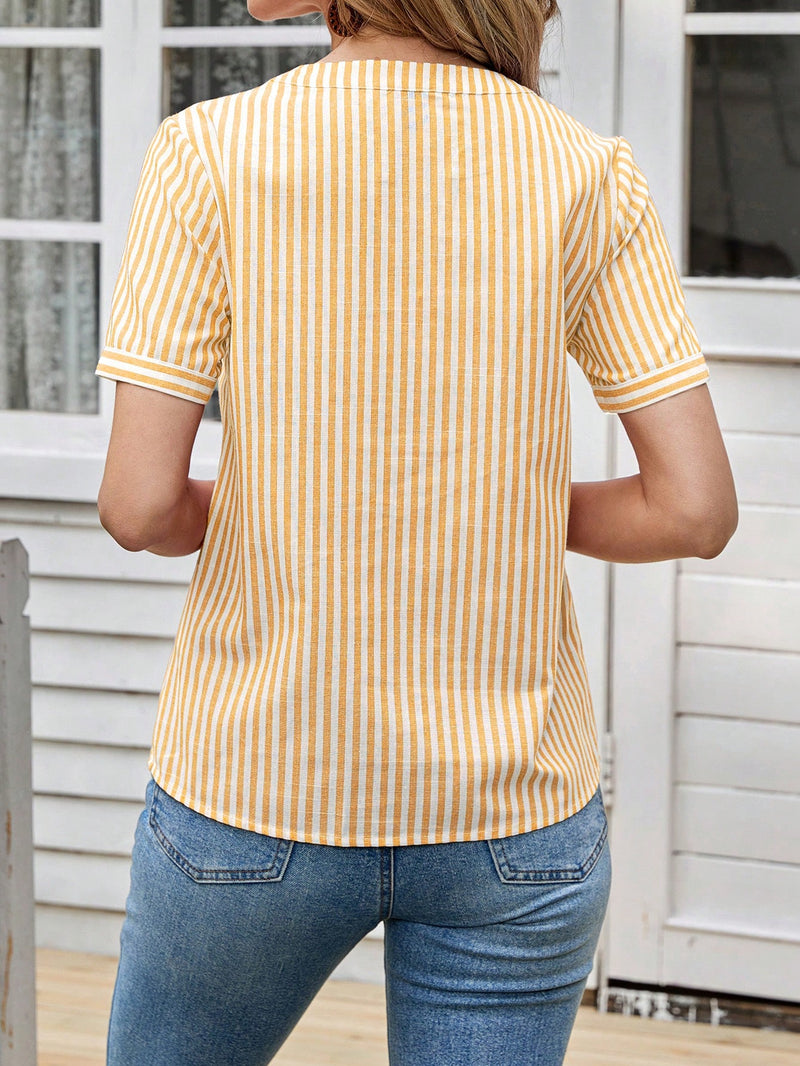 Blusa Feminina com Listras Elegantes e Decote em V - Bianca