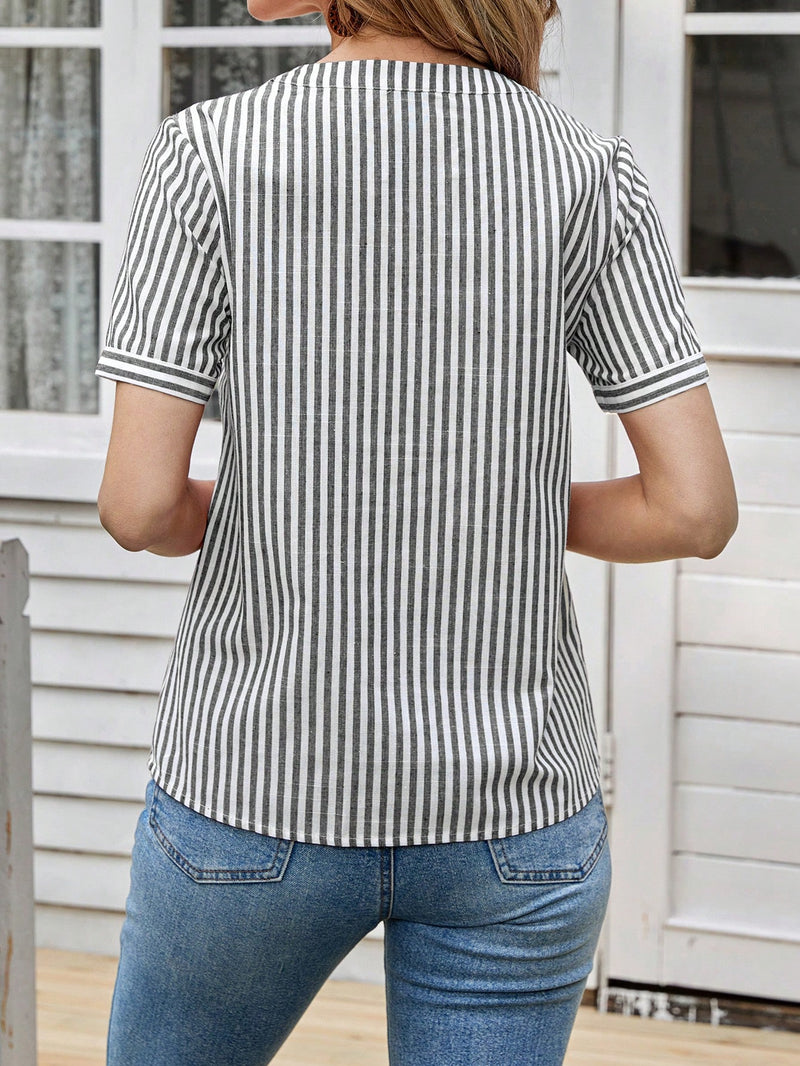Blusa Feminina com Listras Elegantes e Decote em V - Bianca