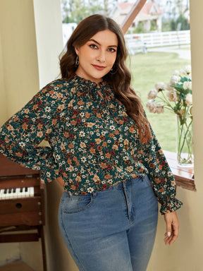 Blusa Feminina com gola de gravata manga de encampanada - Thalía. Plus Size