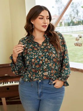 Blusa Feminina com gola de gravata manga de encampanada - Thalía. Plus Size